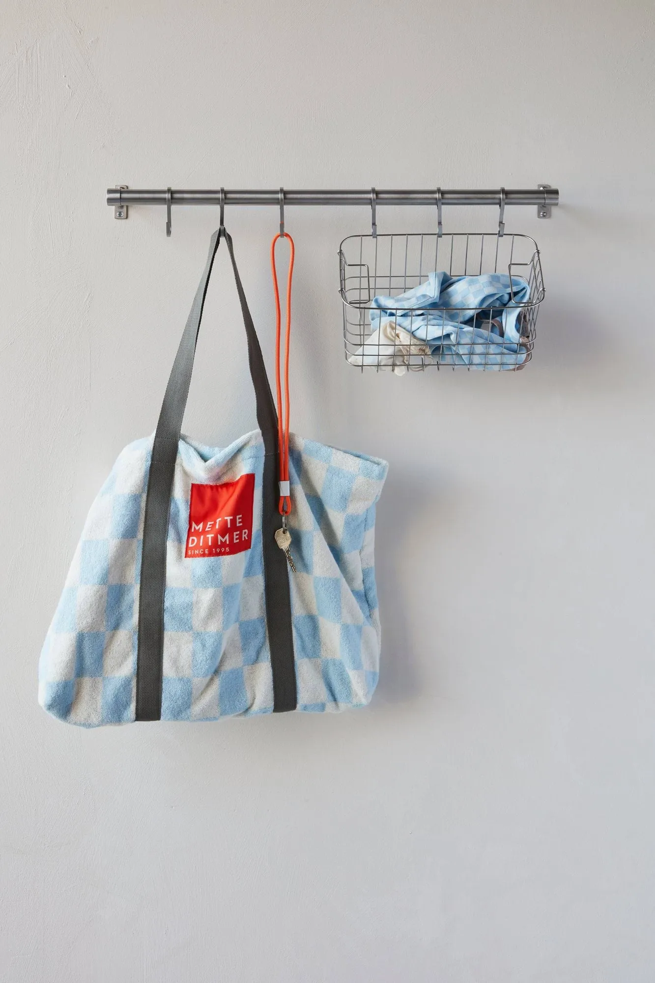 Perchero de pared Hang-it, Plateado, 11x70x5,5 cm Mette Ditmer