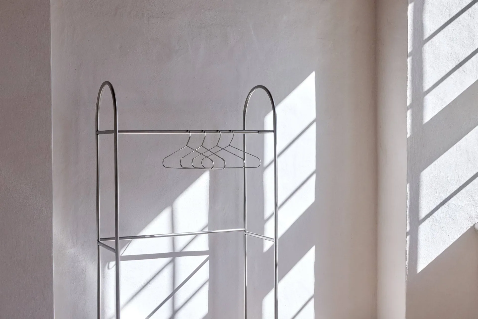 Perchero de pie Arch, Plateado, 39x92x186 cm Mette Ditmer