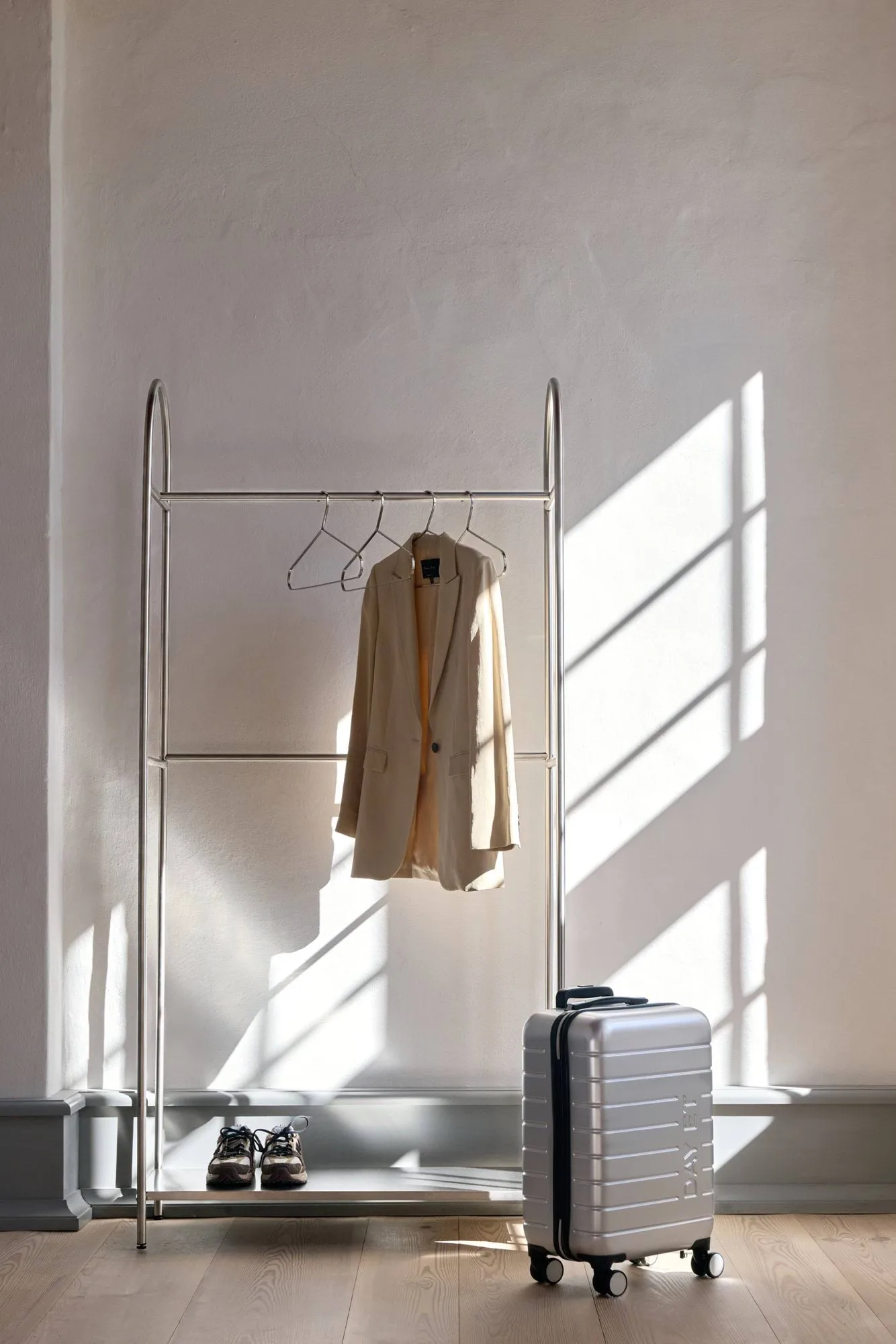 Perchero de pie Arch, Plateado, 39x92x186 cm Mette Ditmer