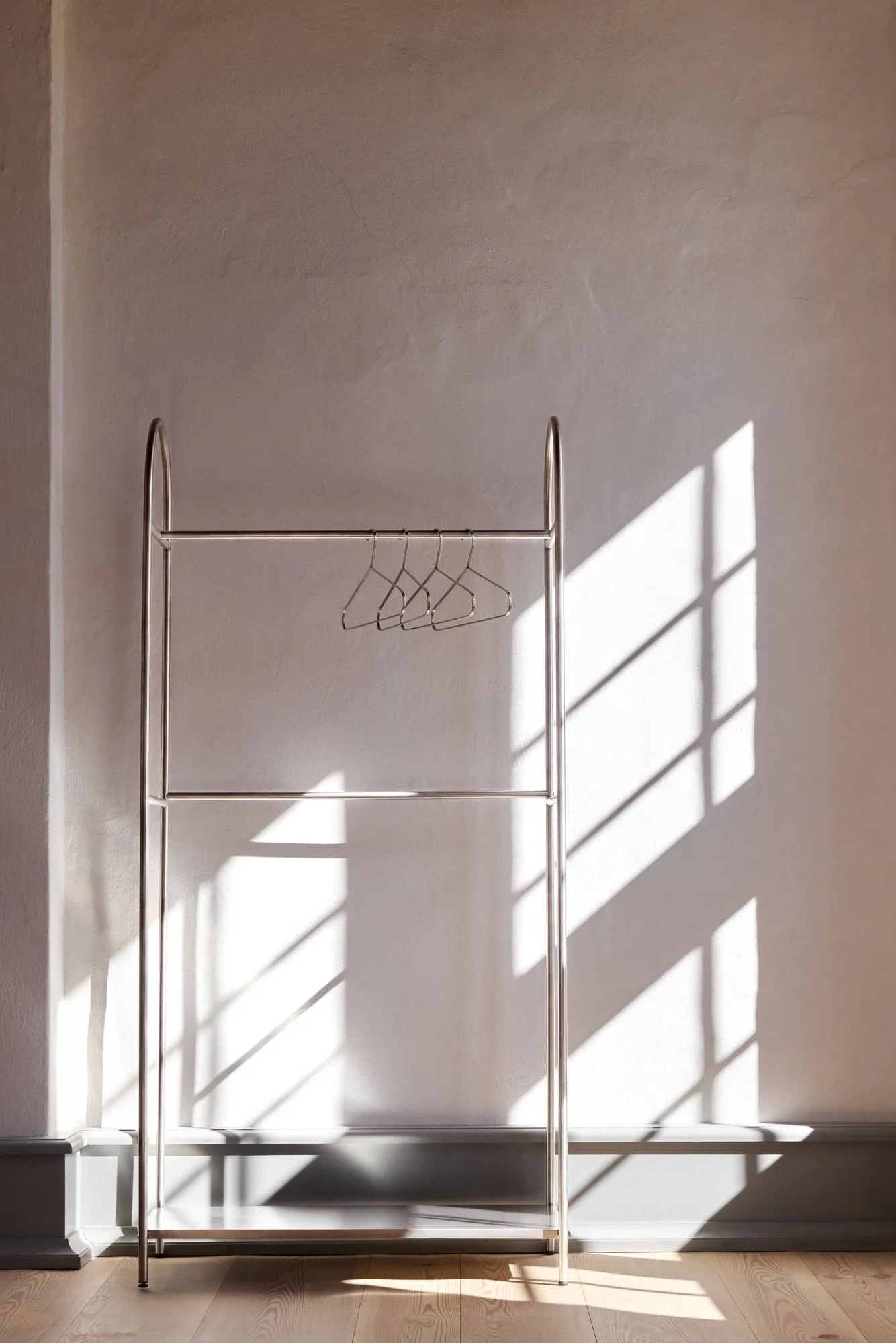 Perchero de pie Arch, Plateado, 39x92x186 cm Mette Ditmer