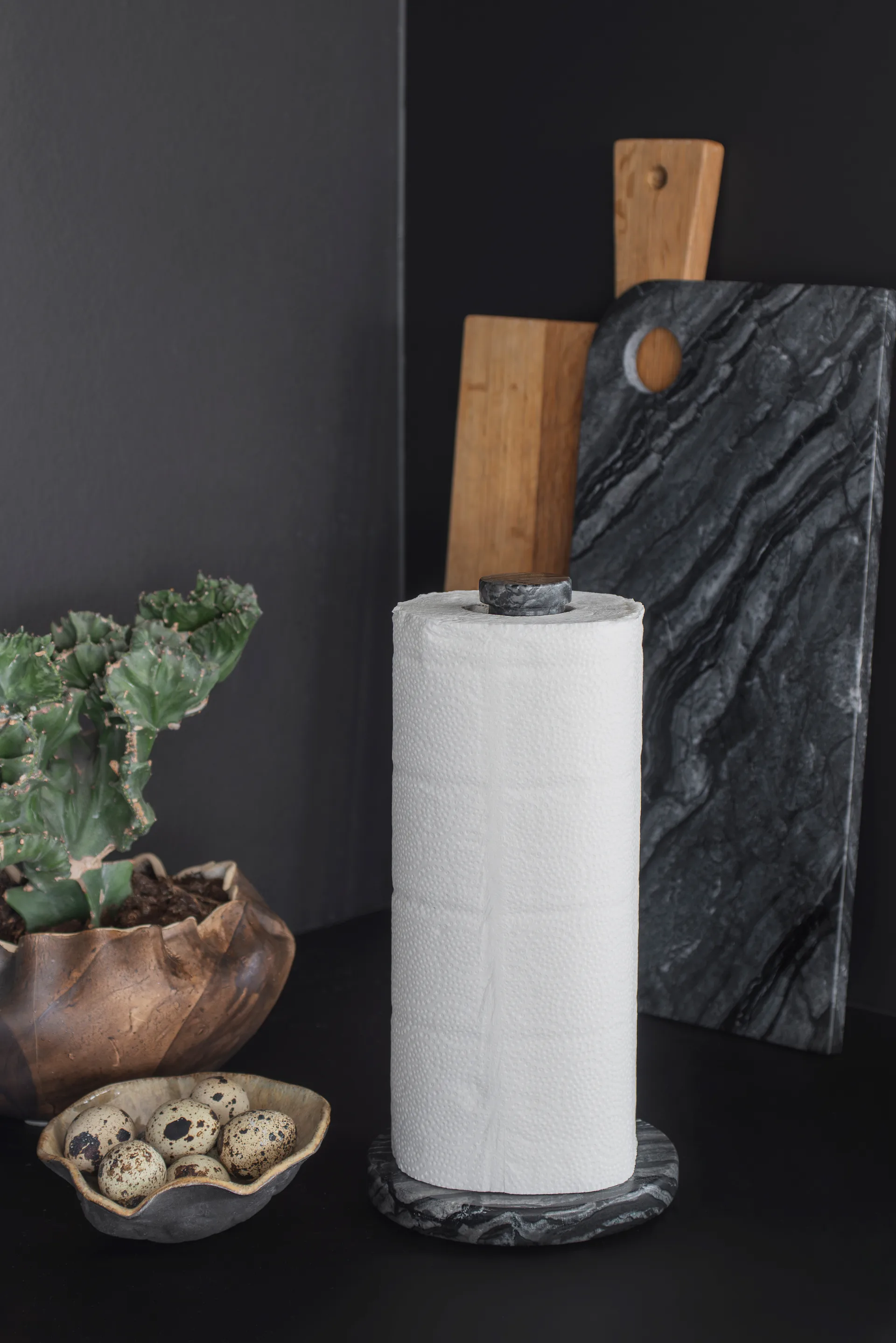 Soporte para papel de cocina Marble, Black-grey Mette Ditmer