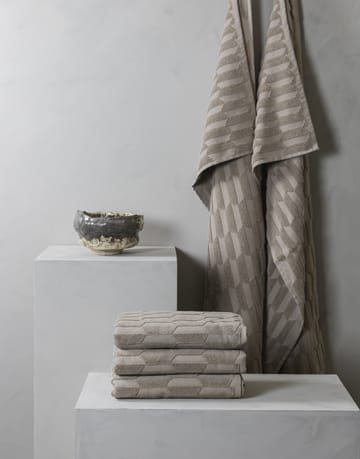 Toalla de baño Geo 70x133 cm - arena - Mette Ditmer