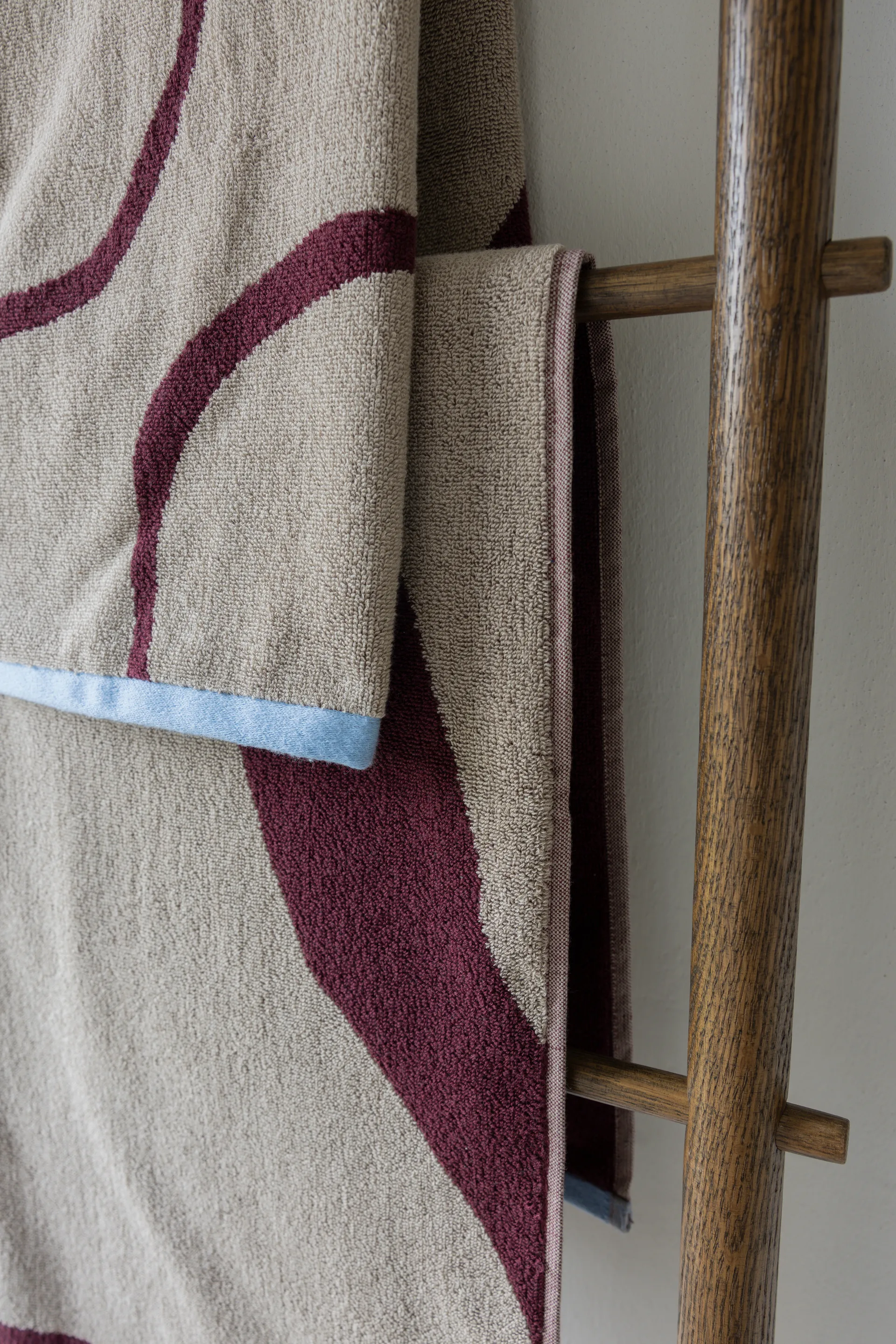 Toalla de baño Nova Arte 70x133 cm, Wine-sand Mette Ditmer