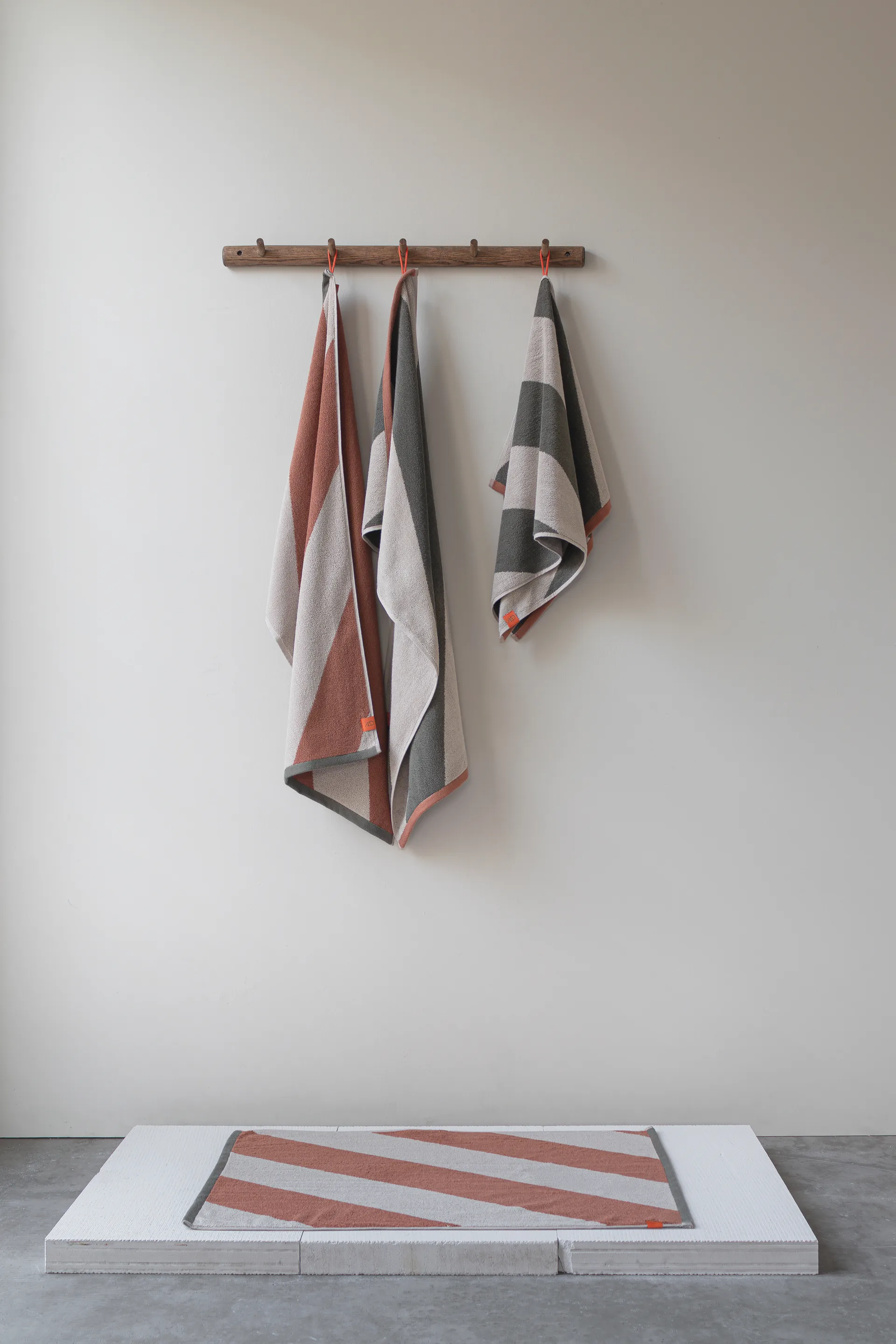 Toalla Diagonal 40x55 cm 2-pack, Dark olive Mette Ditmer