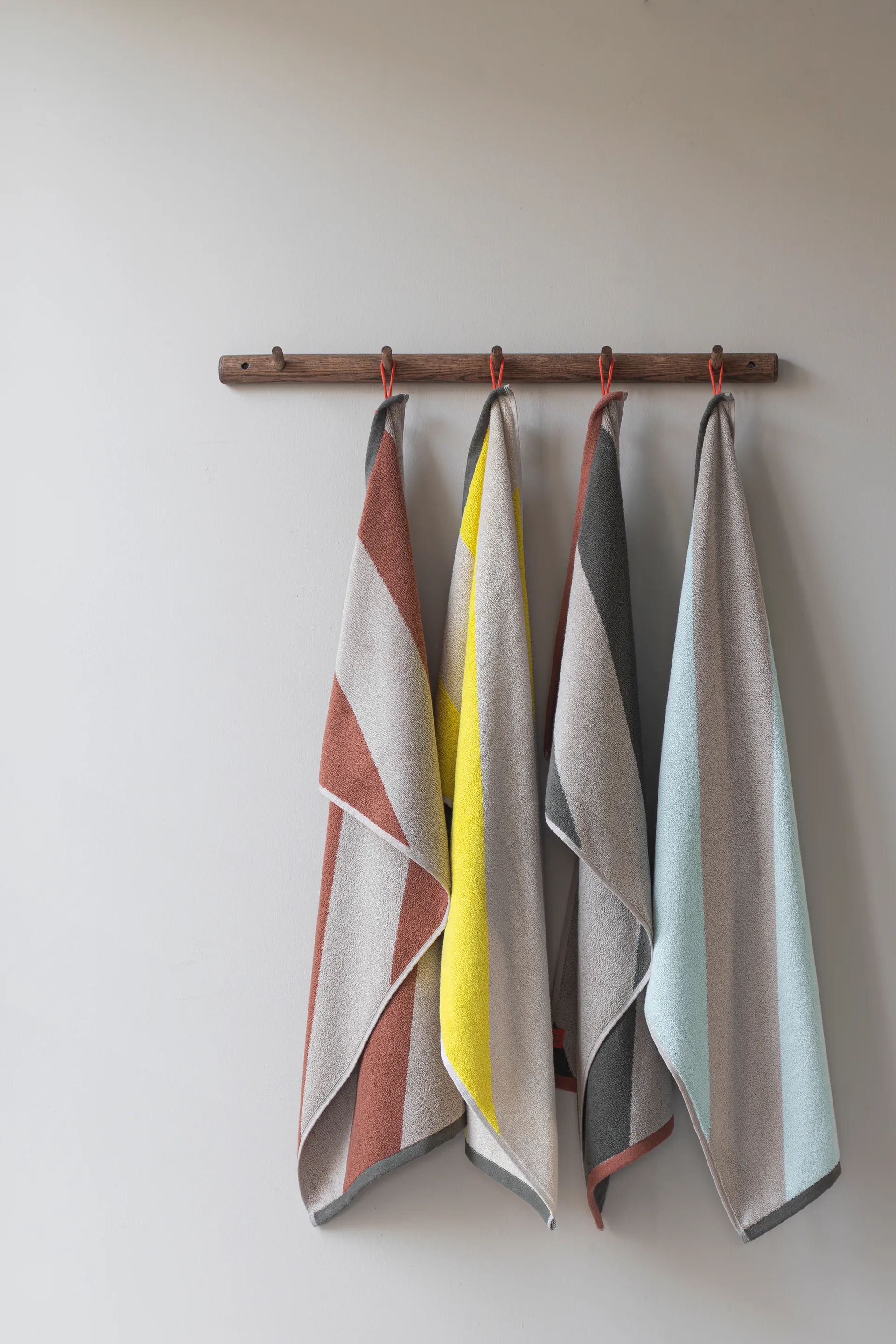Toalla Diagonal, Dark olive, 50x90 cm Mette Ditmer