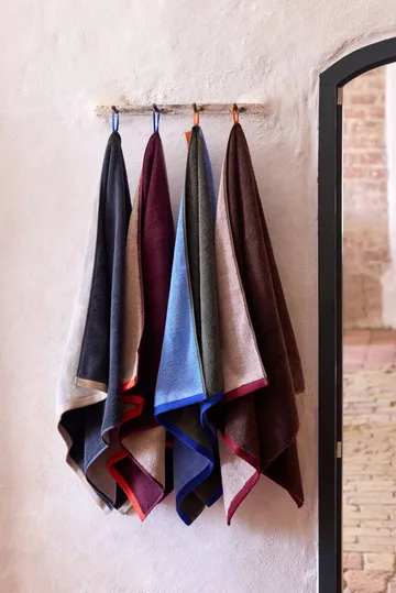 Toalla Soft 70x133 cm - Grey-Red (gris rojo), 70x133 cm - Mette Ditmer
