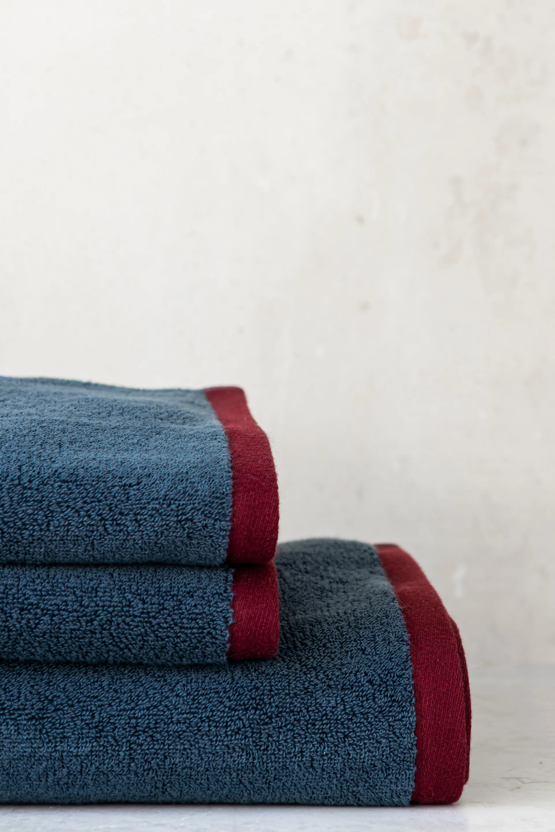 Toalla Soft 70x133 cm, Midnight blue-light grey Mette Ditmer