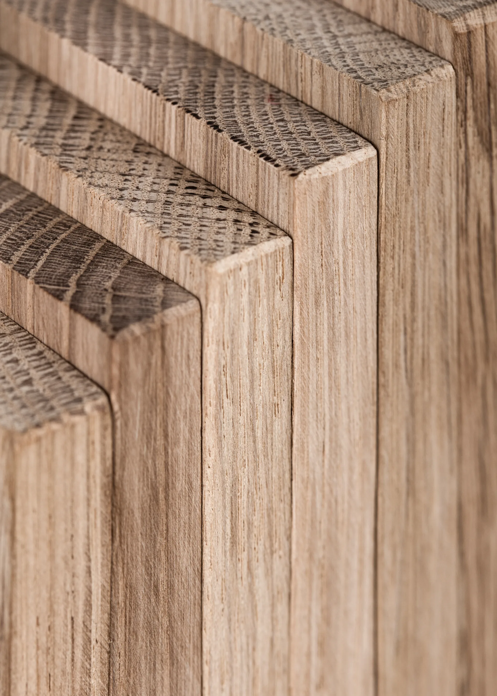 Escultura de roble Polygrif 21x32 cm, Wood, black MOEBE