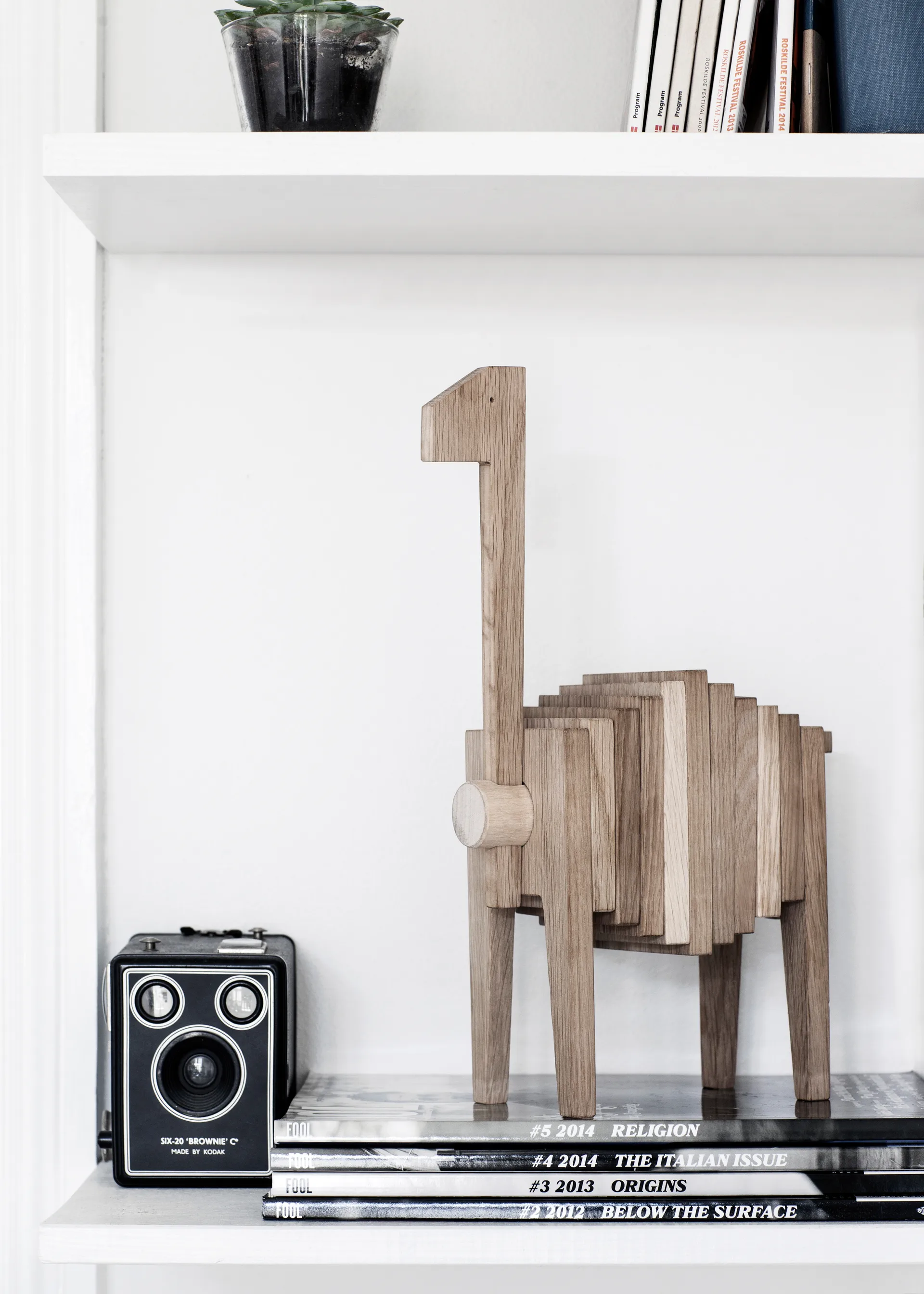 Escultura de roble Polygrif 21x32 cm, Wood, black MOEBE