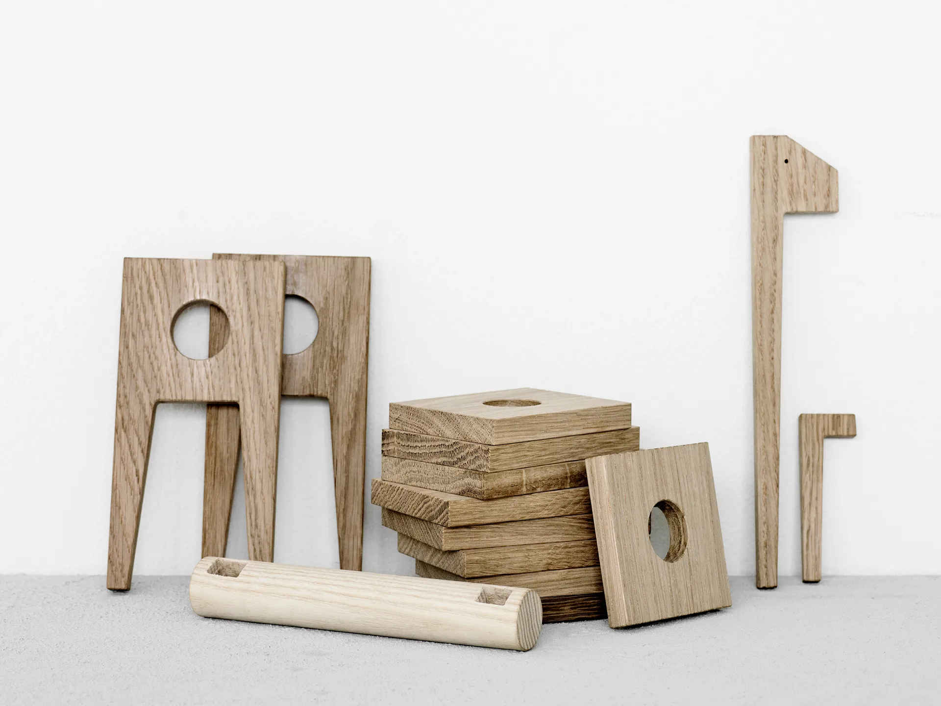 Escultura de roble Polygrif 21x32 cm, Wood, black MOEBE