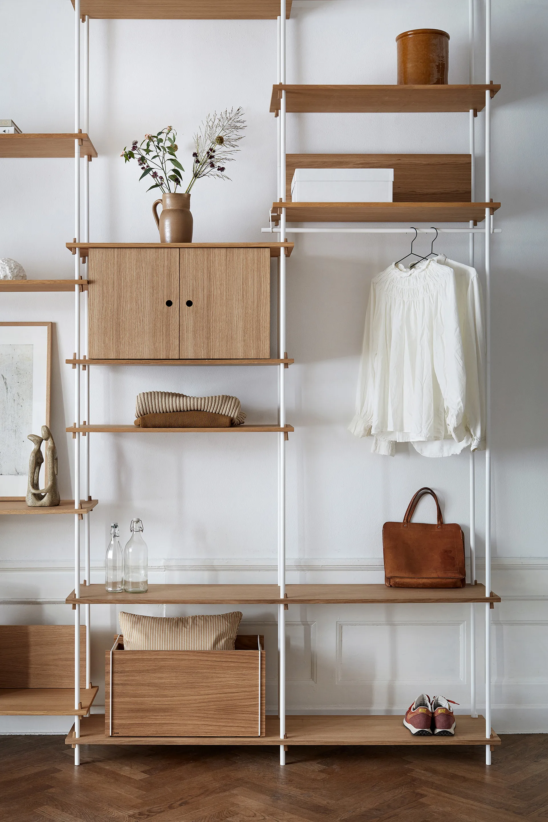 Estantería con armario Shelving System, Roble-warm grey, 163×85×35 cm, S.85.2.C MOEBE