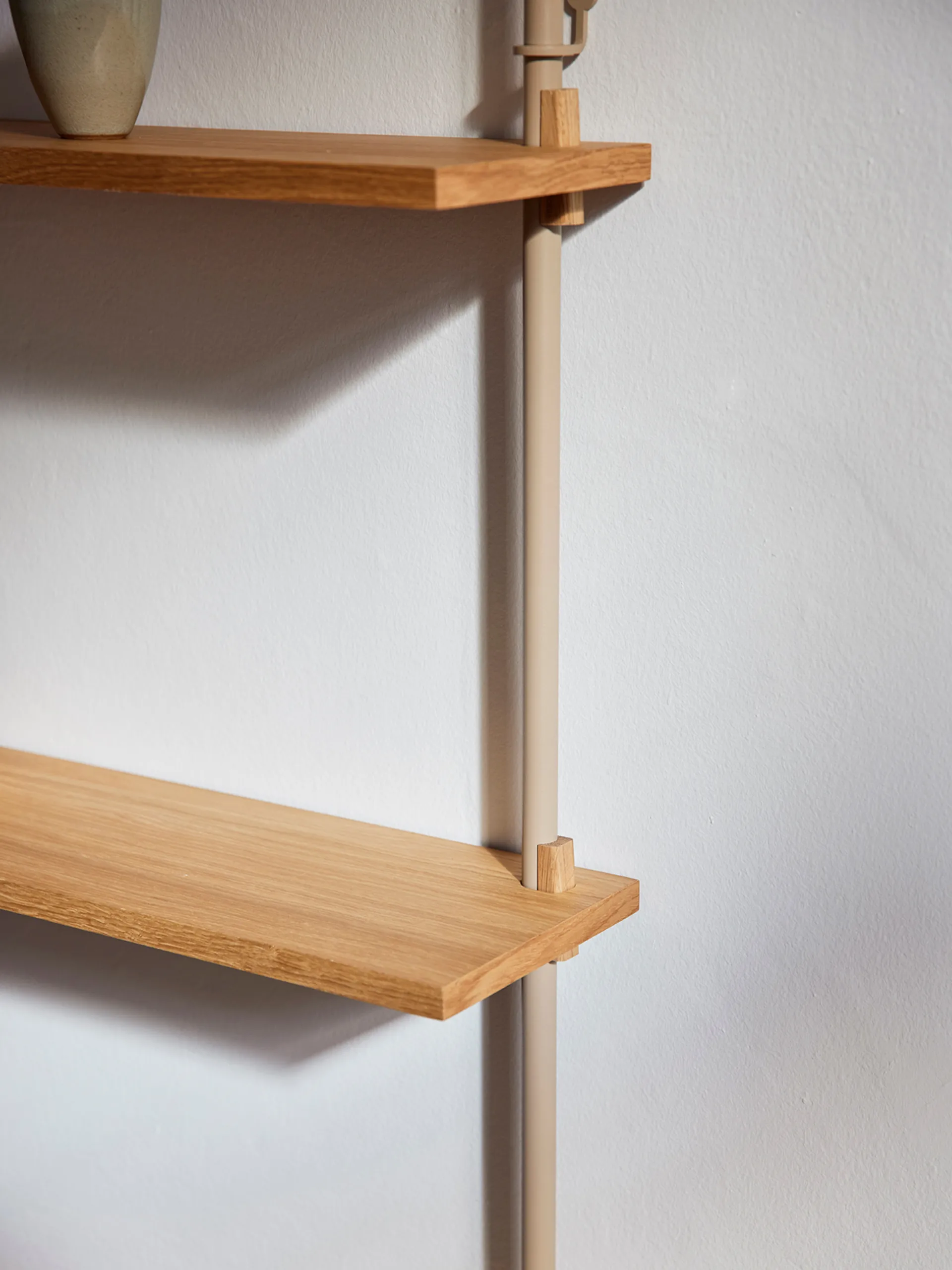 Estantería de pared Wall Shelving, Roble ahumado-warm grey, 92×85×17,5 cm, WS.85.1 MOEBE