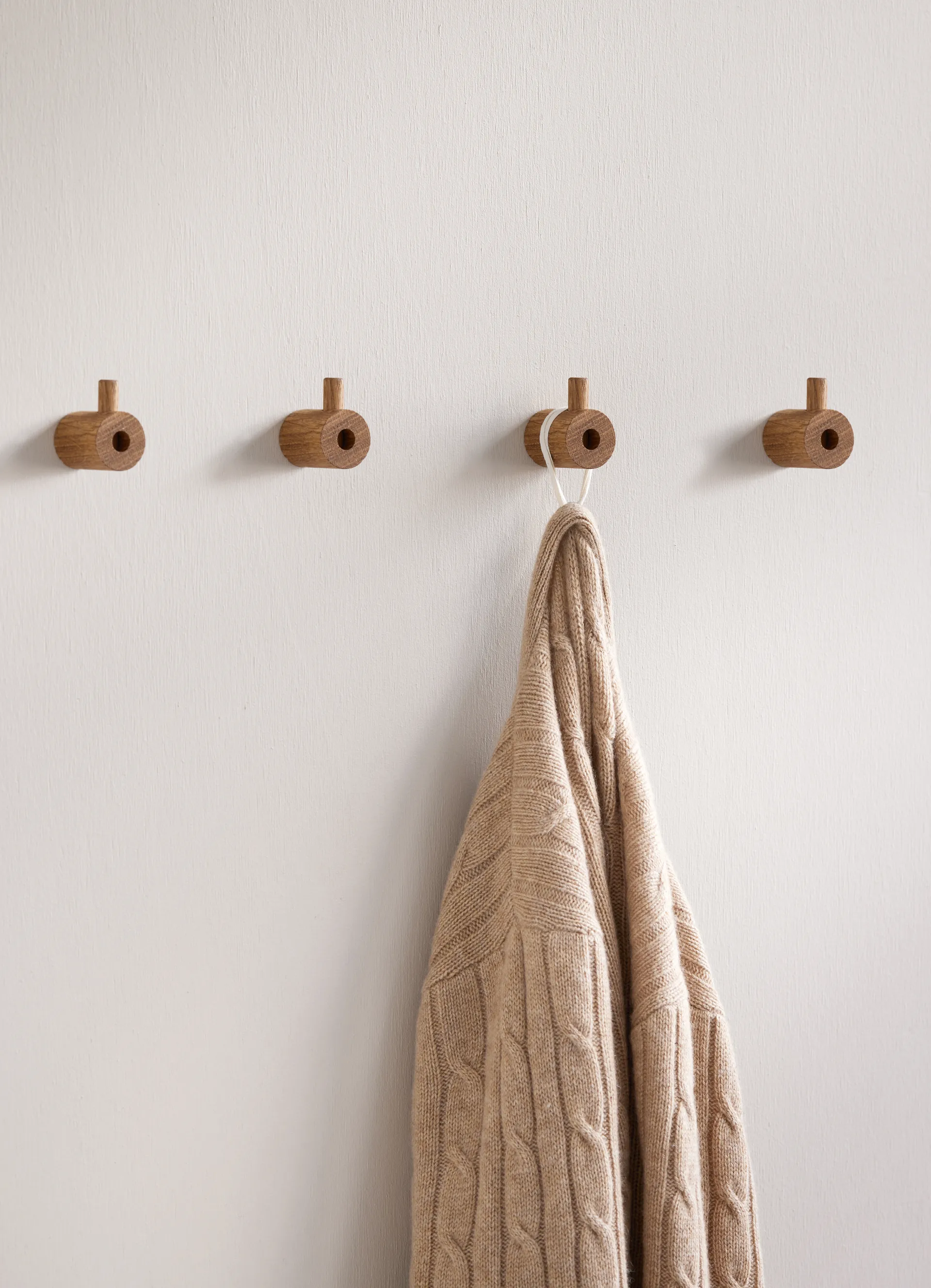 Gancho Moebe wooden wall hook, Roble MOEBE