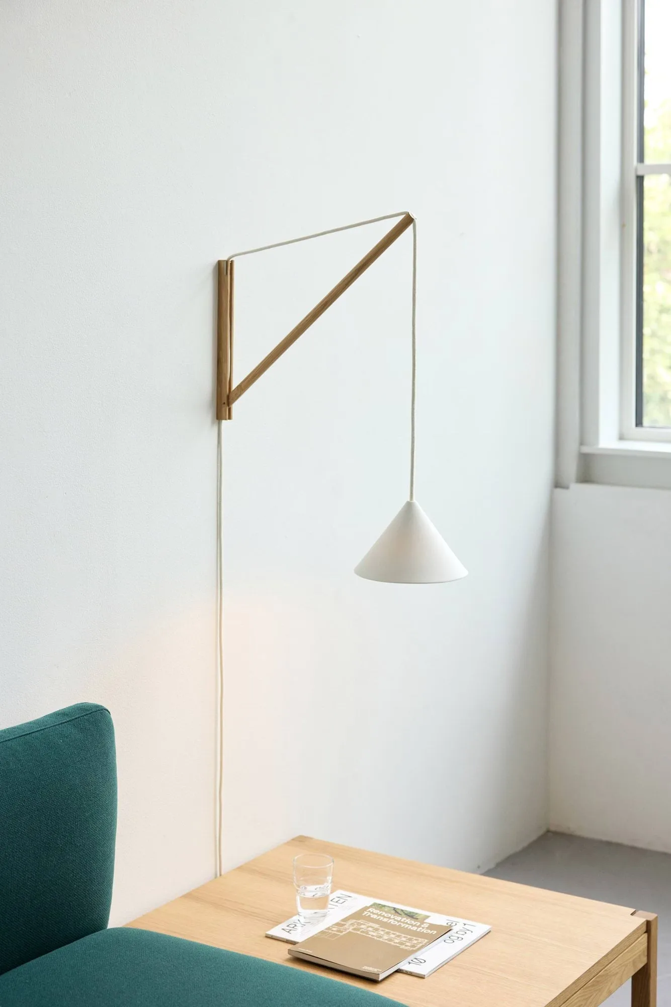 Lámpara Suspended Wall Lamp, Roble-blanco MOEBE