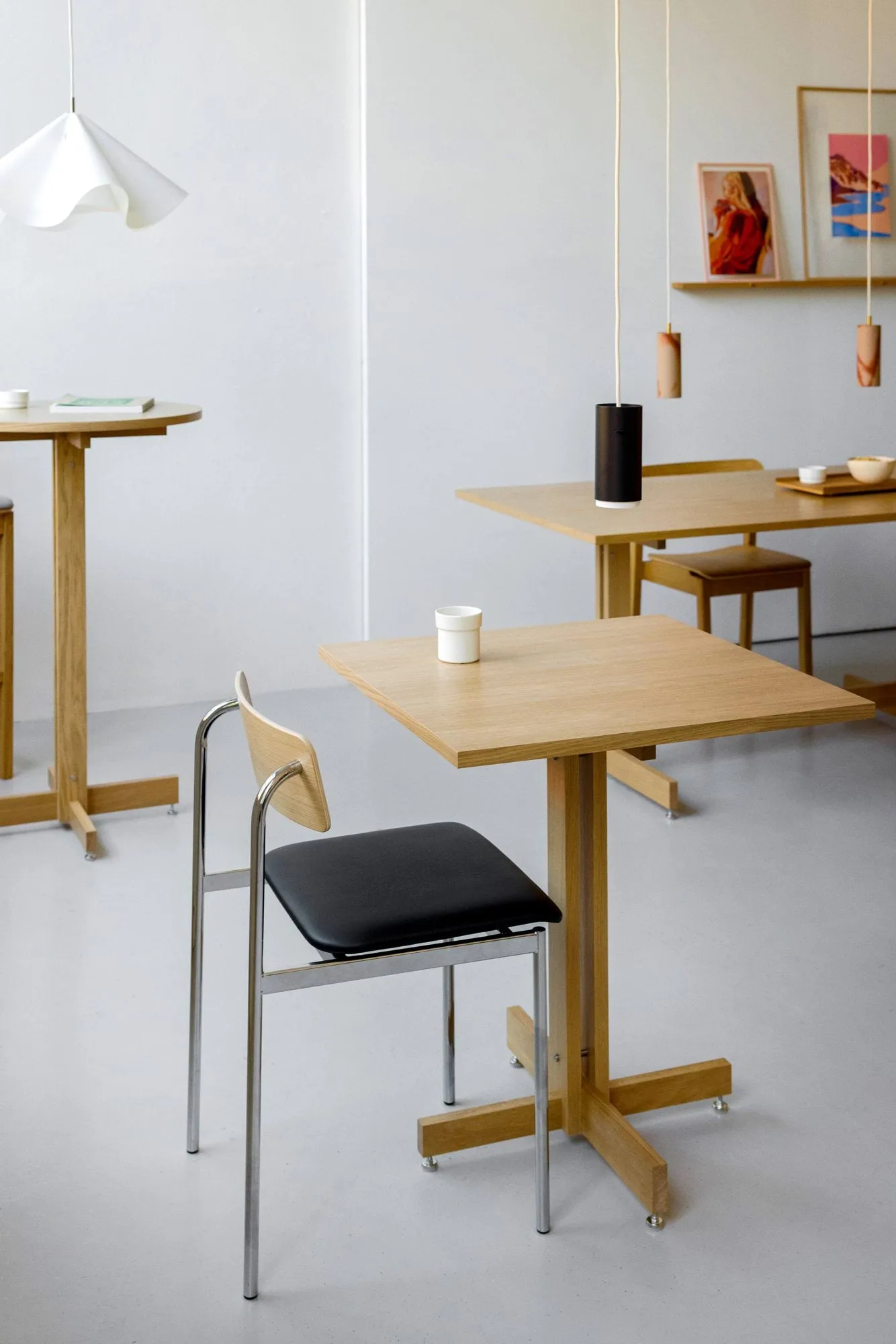Mesa de cafetería KUMU, Roble aceitado, 60x60 cm MOEBE