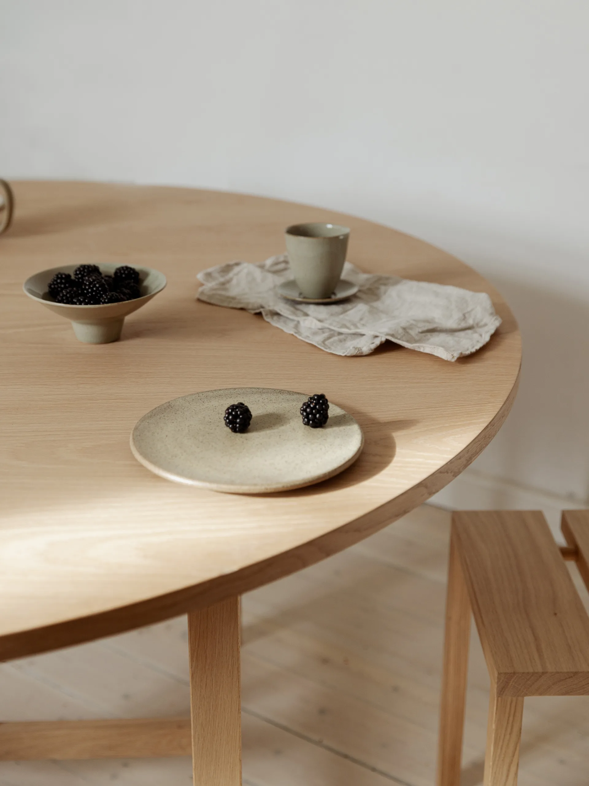 Mesa Moebe round dining table Ø140 x73,2 cm, Roble MOEBE