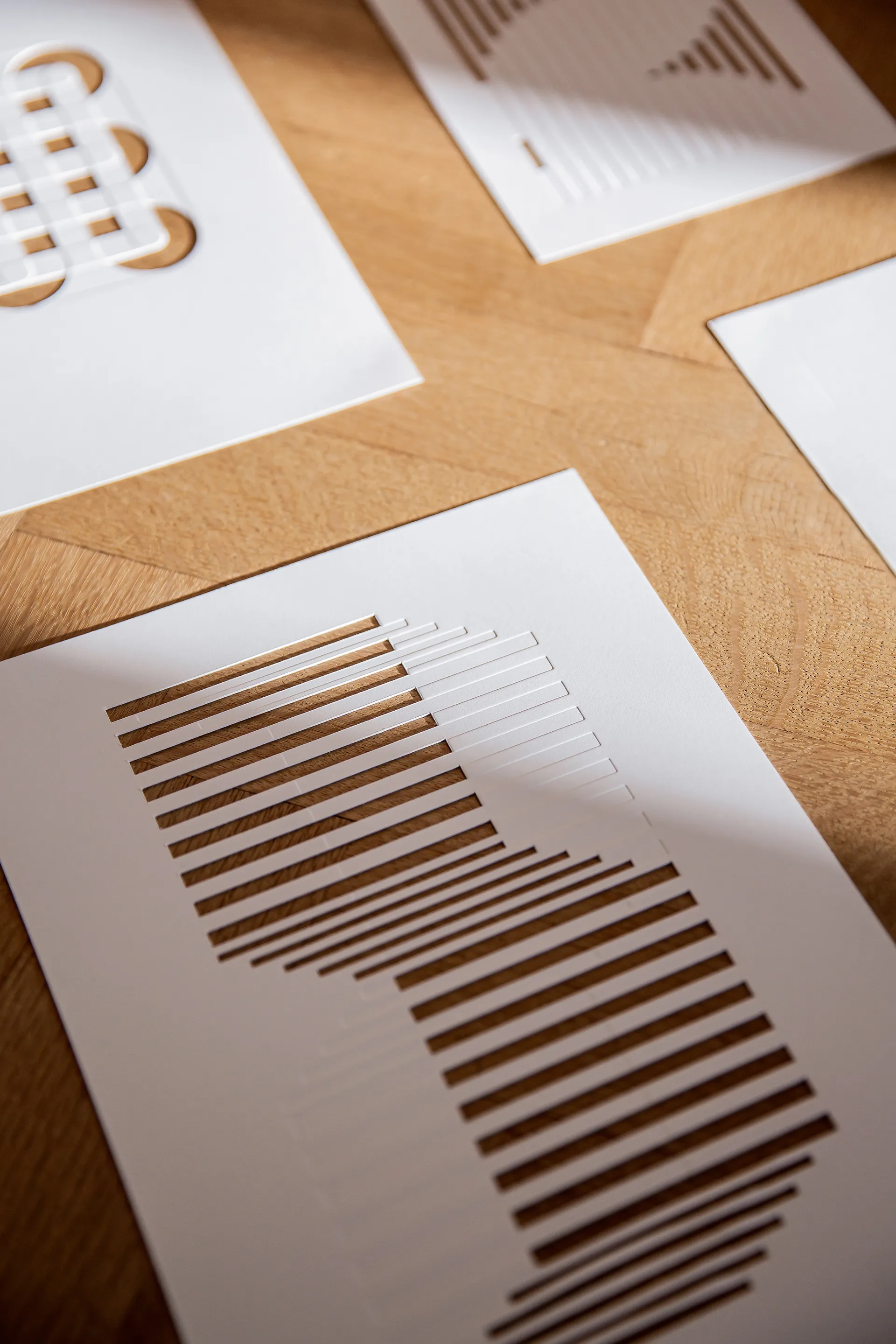 Obra de arte Relief shifted lines 29,7x42 cm, Off White MOEBE