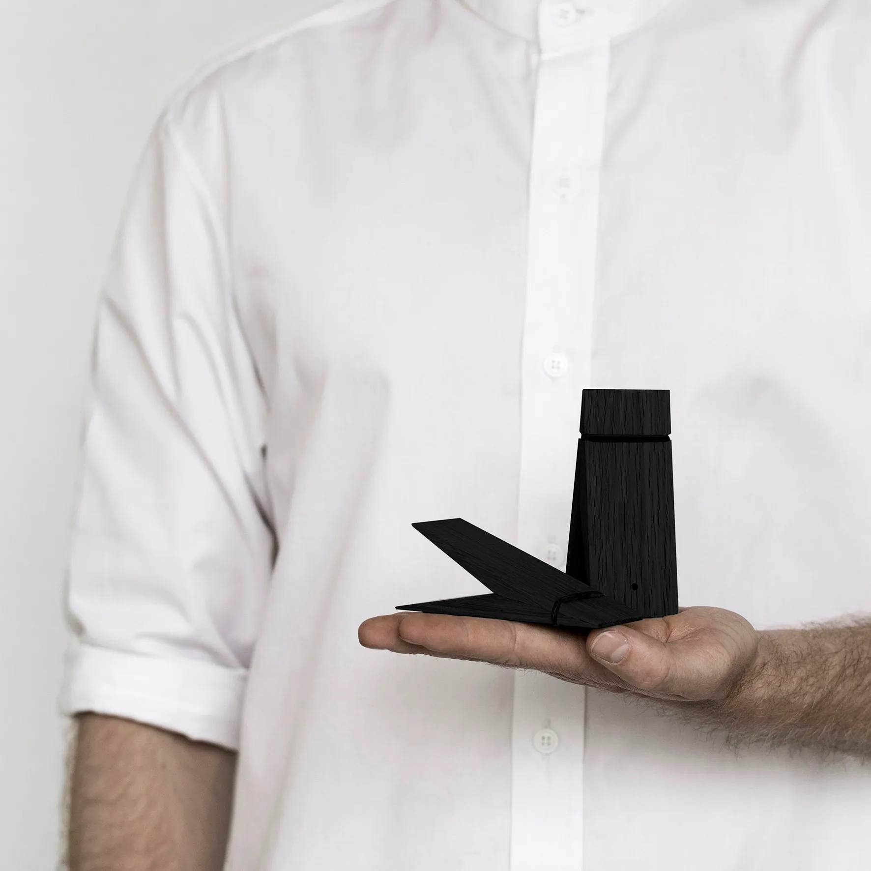 Pinza madera Moebe Pinch, roble pintado de negro MOEBE