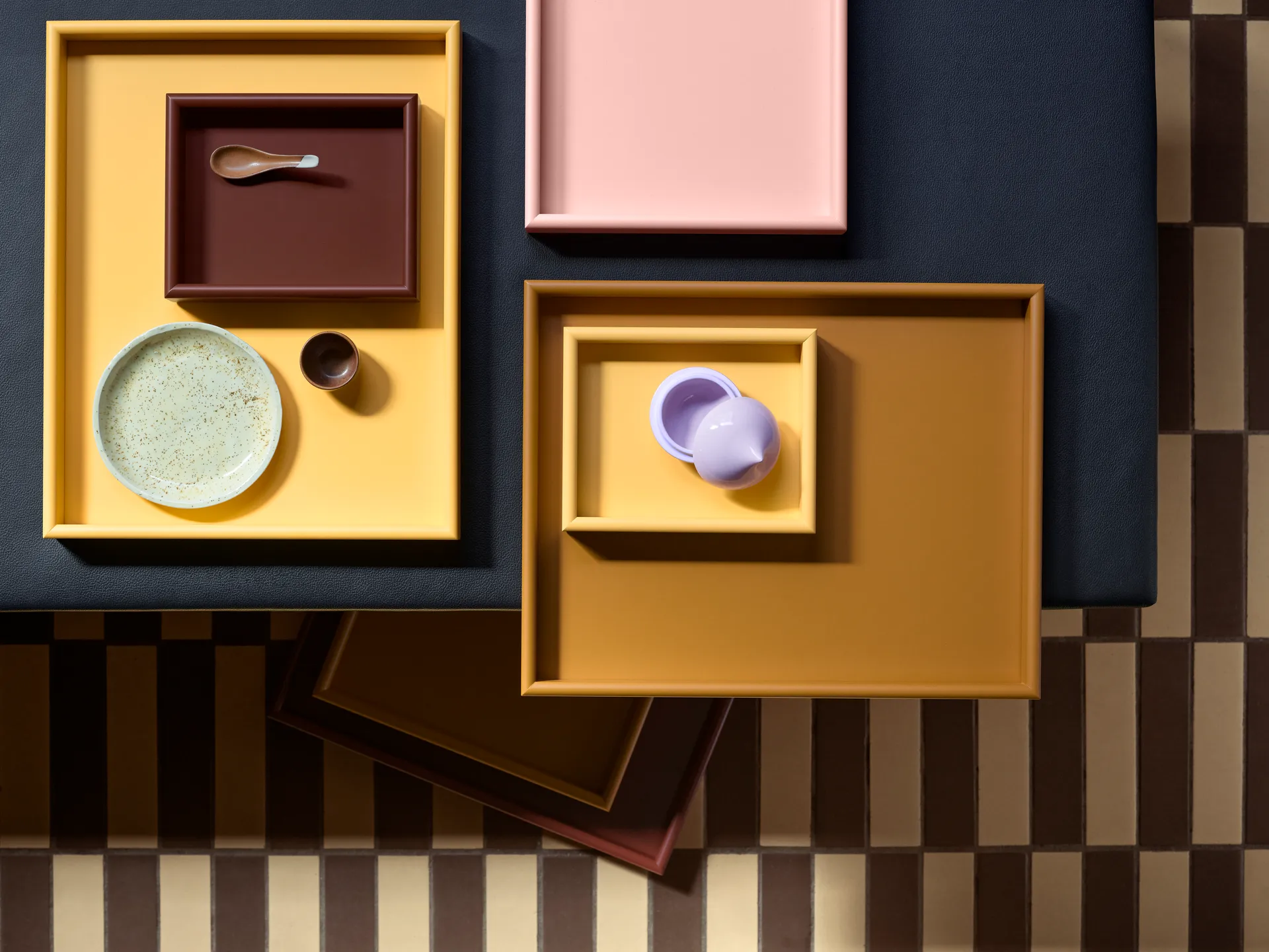 Bandeja Arrange large 35,3x44,1 cm, Amber Montana