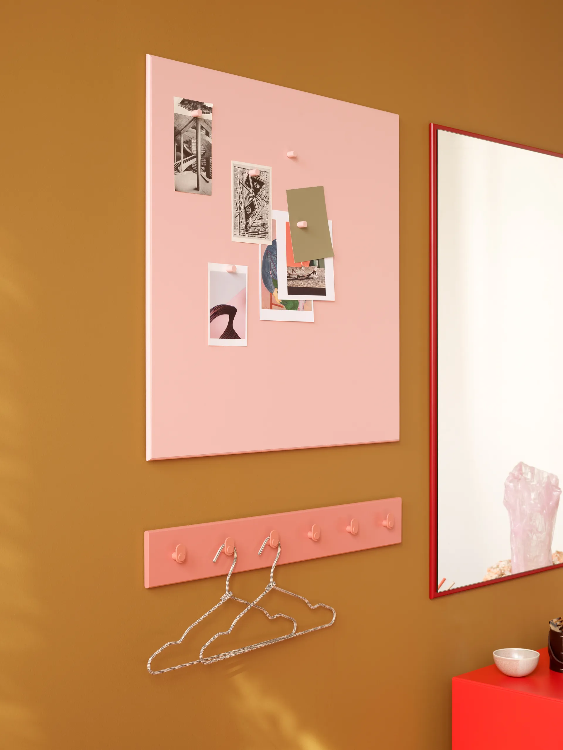 Tablero de notas Montana noticeboard 69,6x69,6 cm, Ruby Montana