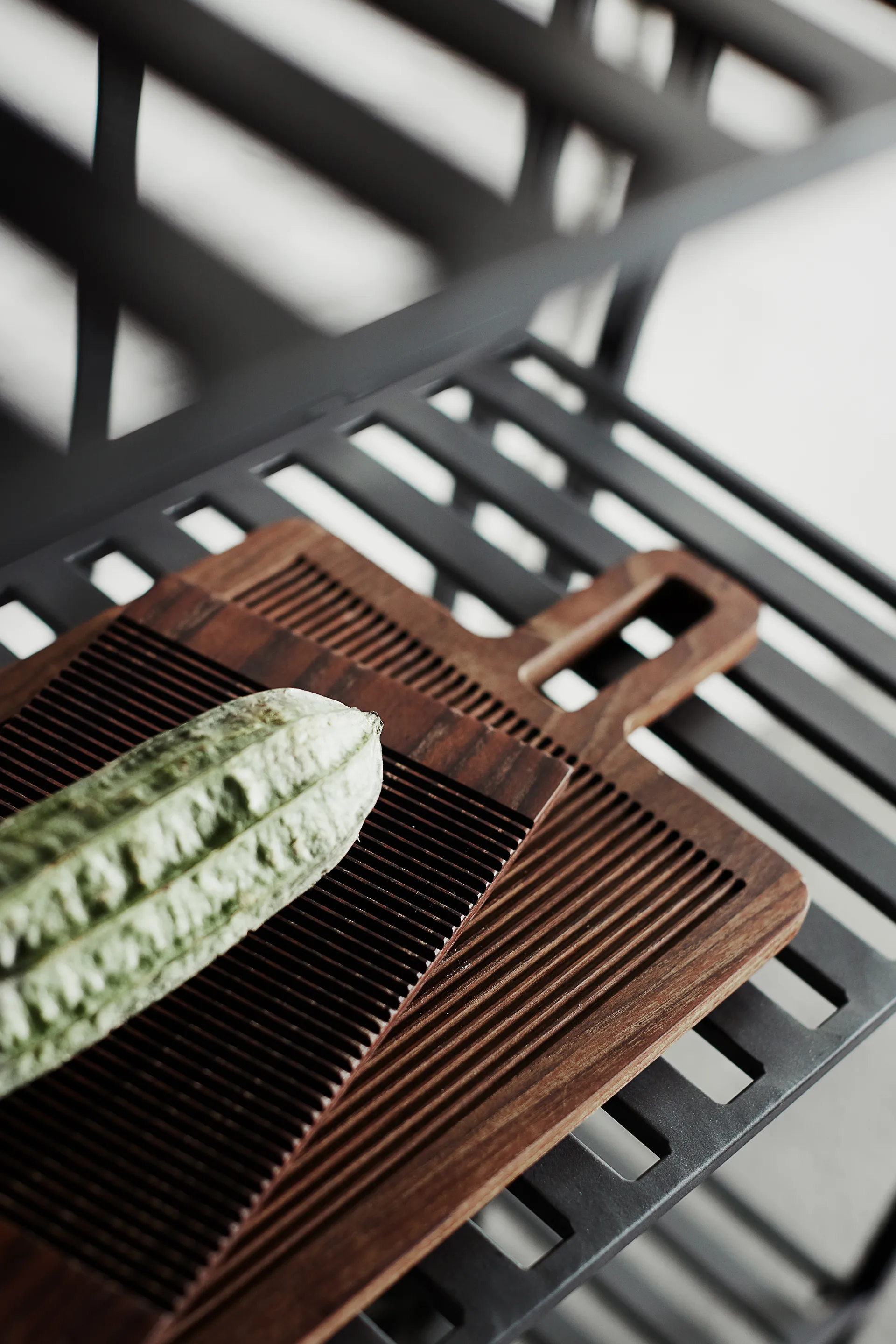 Estantería de pared Manhattan High 65,5x33x111 cm, Black MUUBS