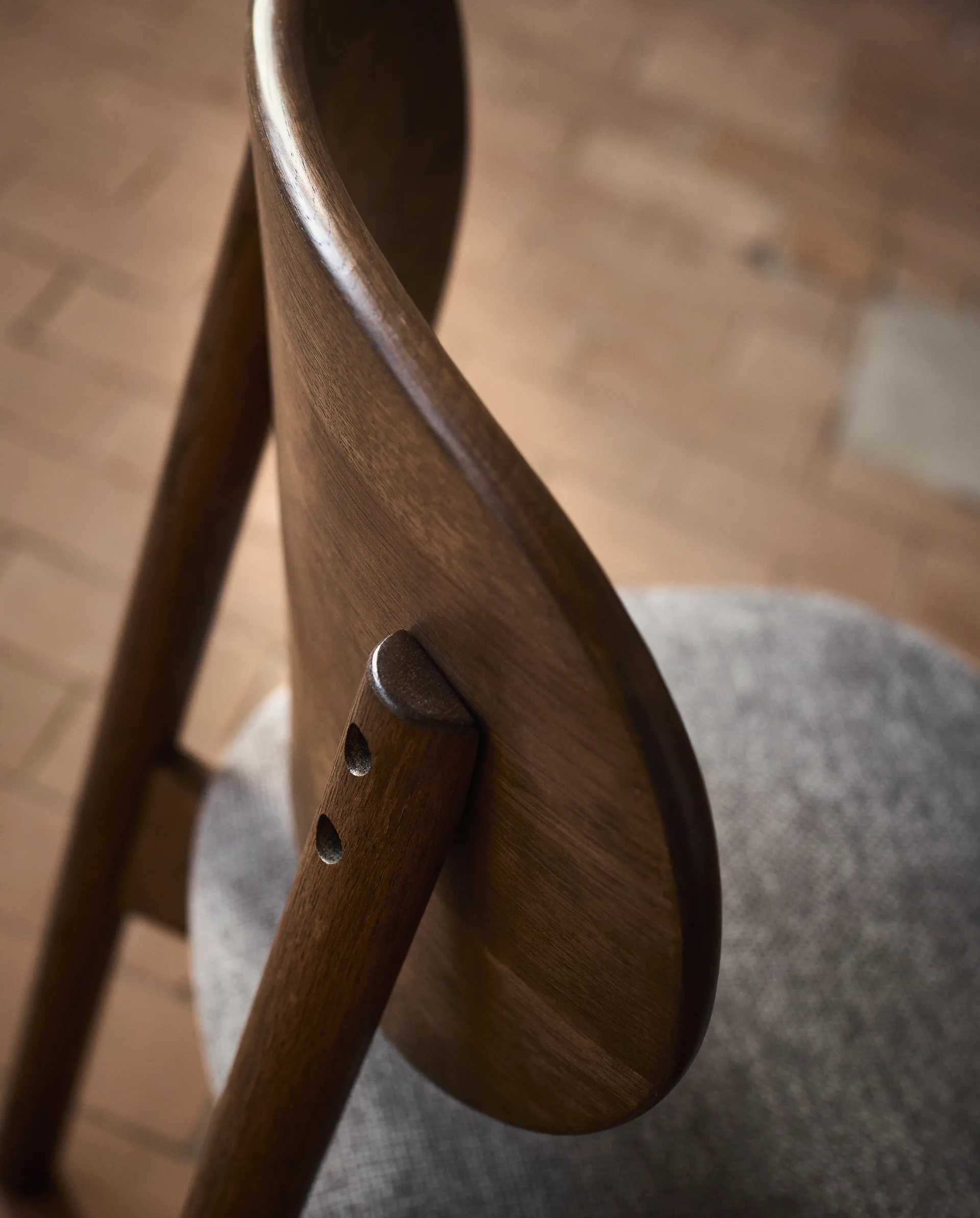 Silla Oka, Roble aceitado oscuro, grey MUUBS