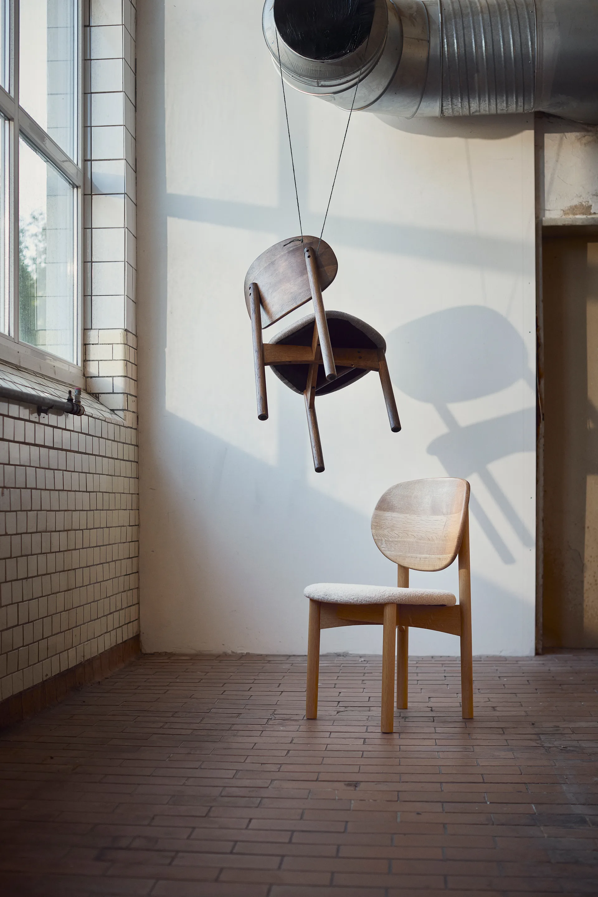 Silla Oka, Roble aceitado oscuro, grey MUUBS