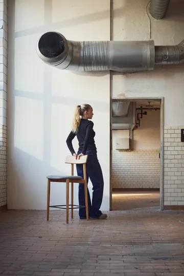 Taburete Tetra - Tela color hormigón-roble aceitado natural - MUUBS