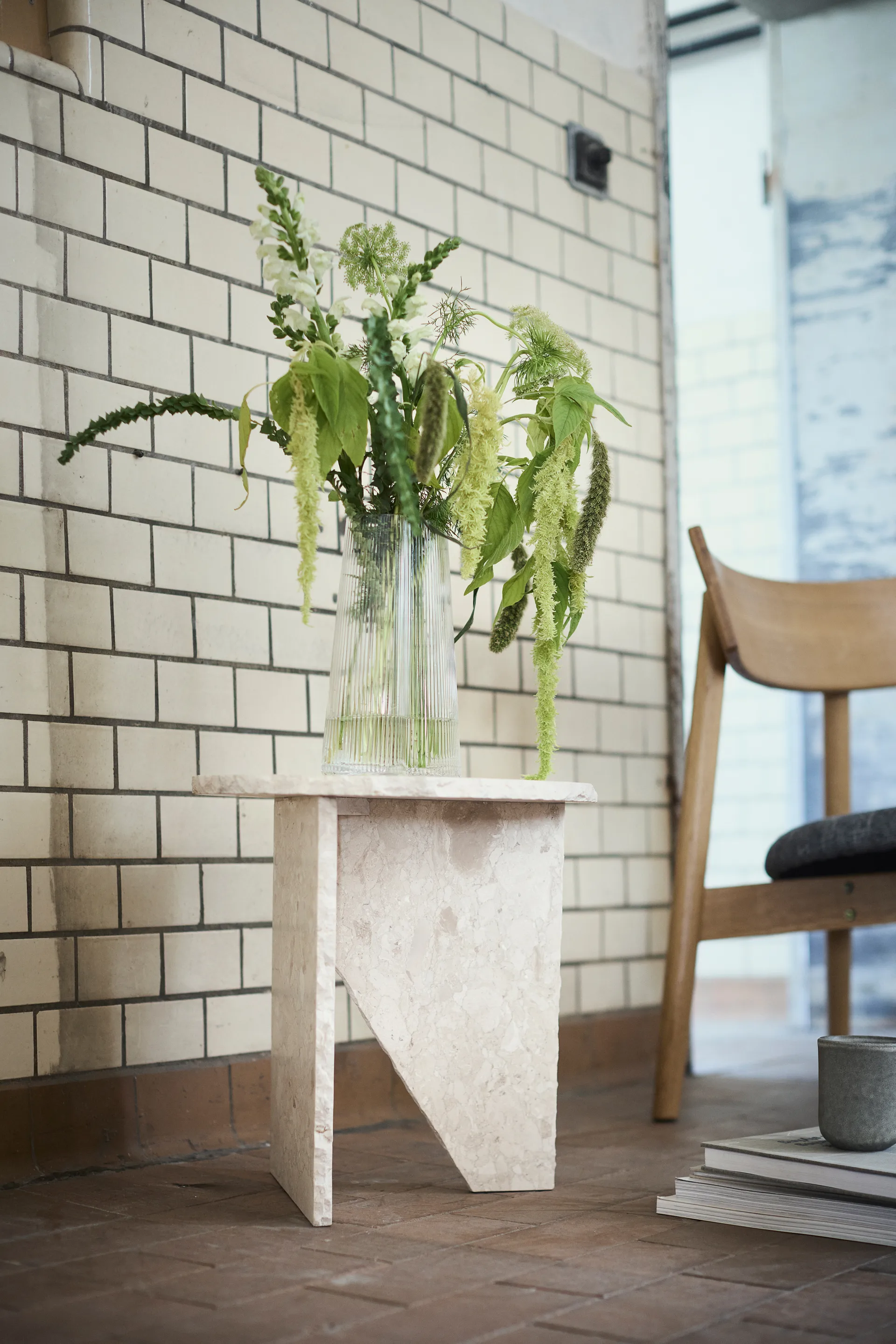 Tetra lounge chair, Tela color hormigón-roble aceitado natural MUUBS