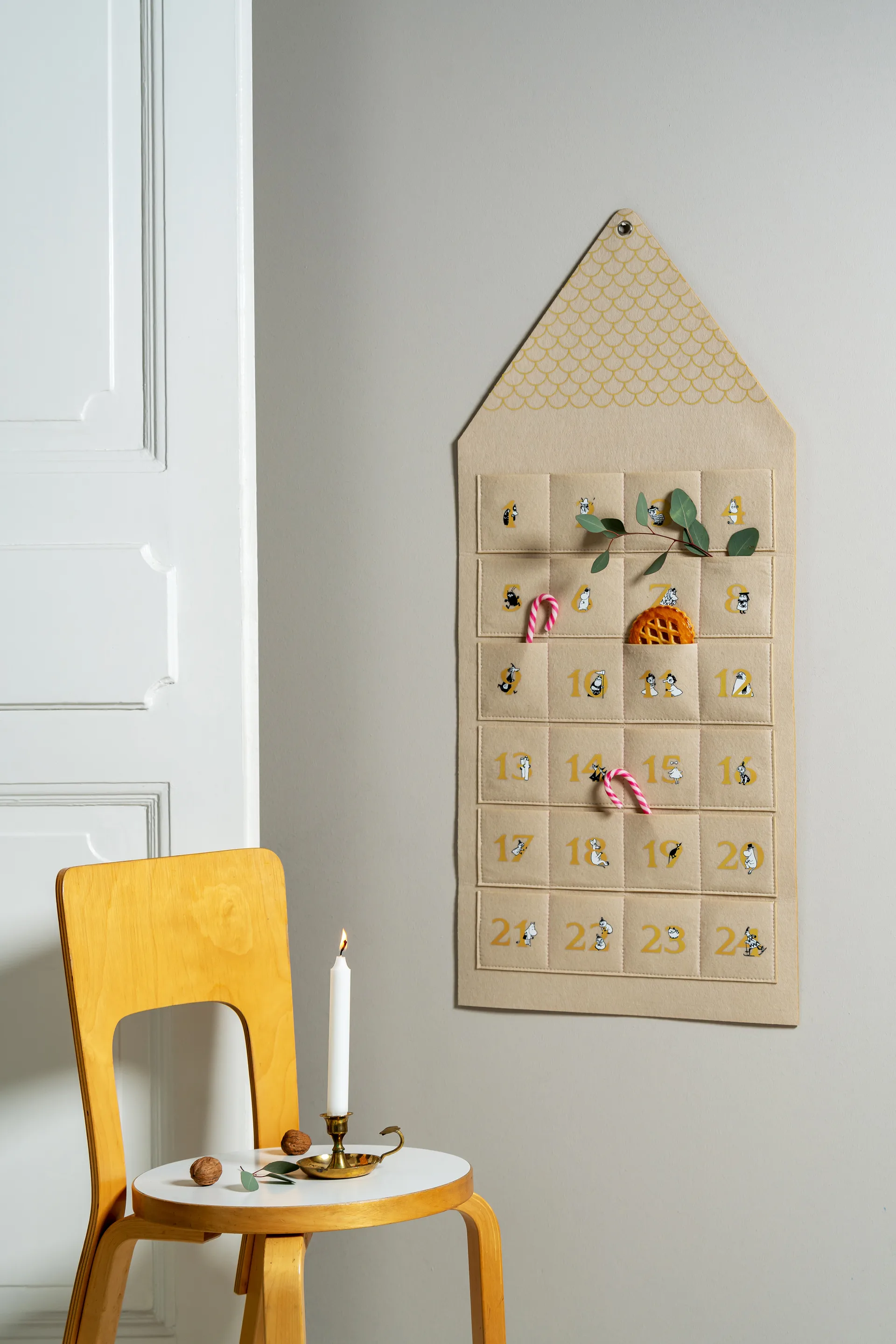 Calendario de Adviento Moominhouse 45x100 cm, Beige Muurla