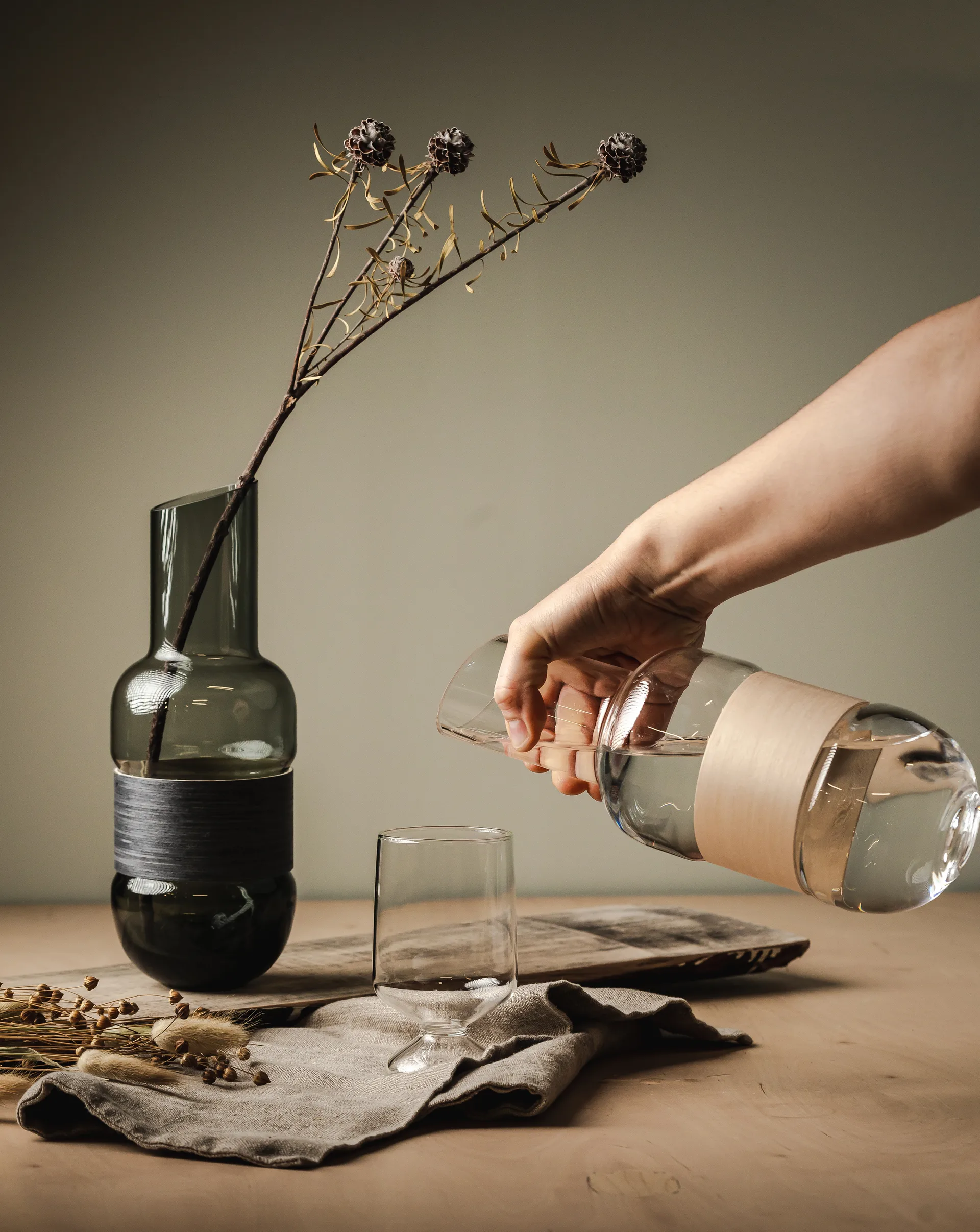 Jarra Veneer 1 L, gris-negro carbón Muurla