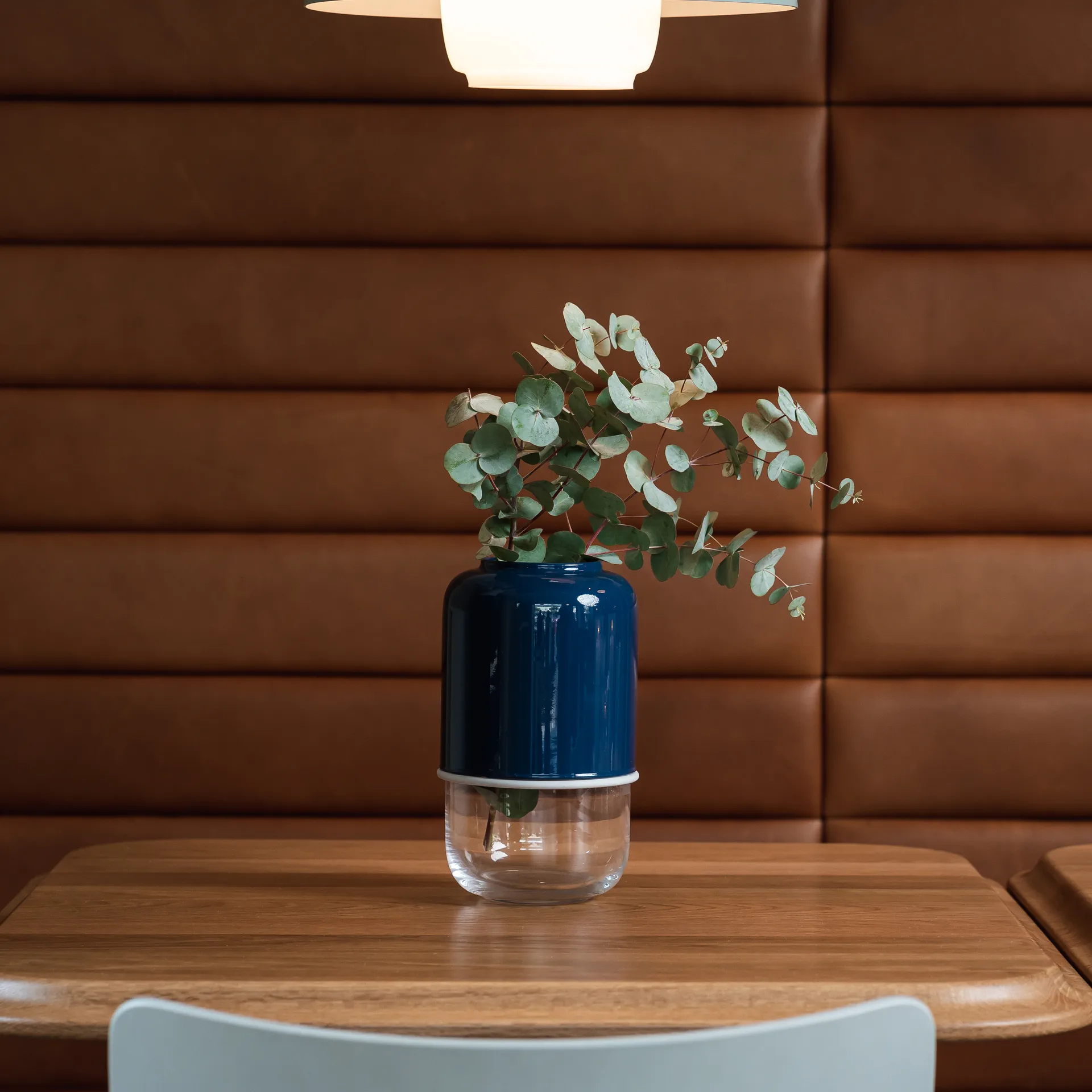 Jarrón Capsule ajustable 18-28 cm, azul marino-transparente Muurla