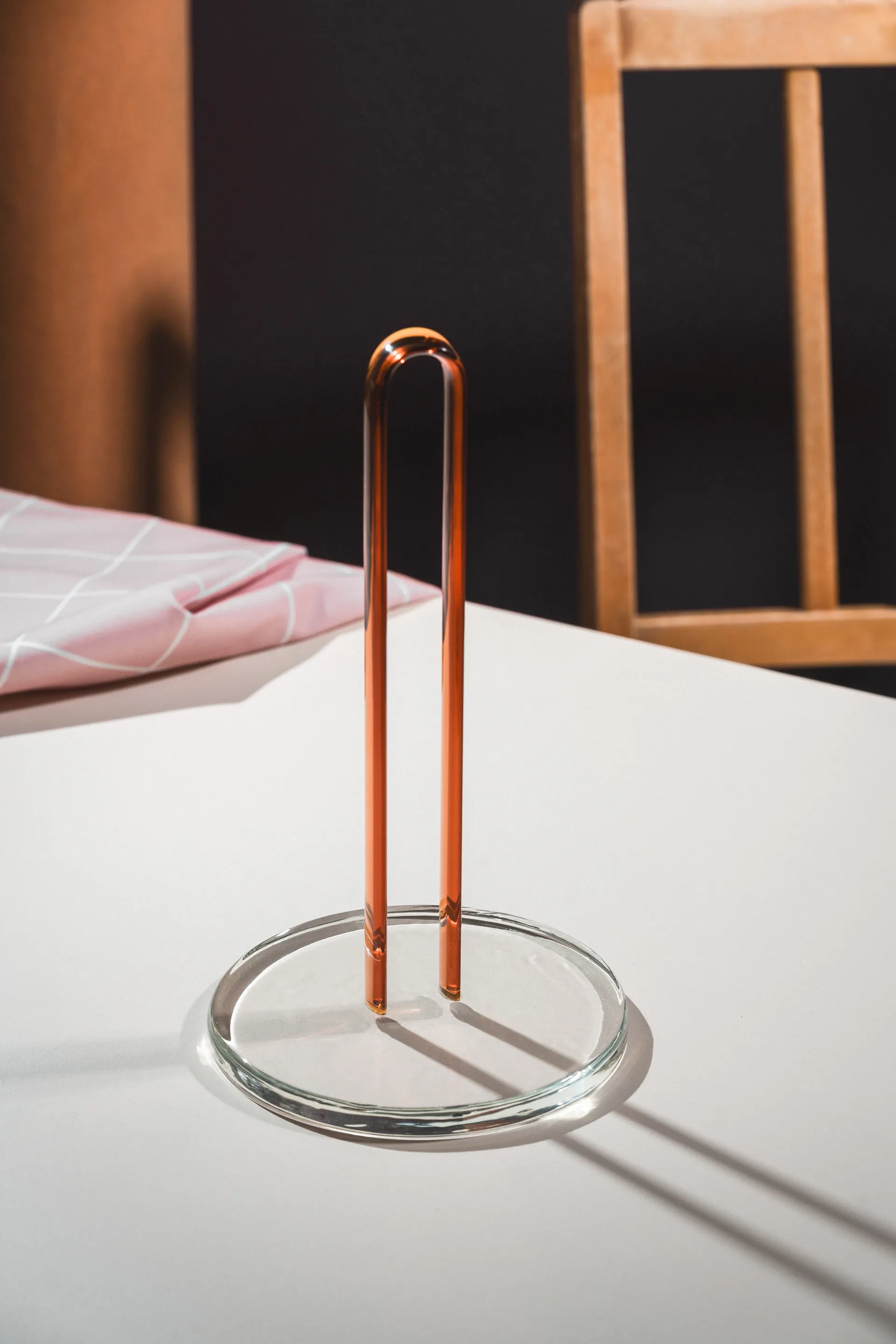 Portarollos de papel de cocina Loop 26 cm, Transparente-ámbar Muurla