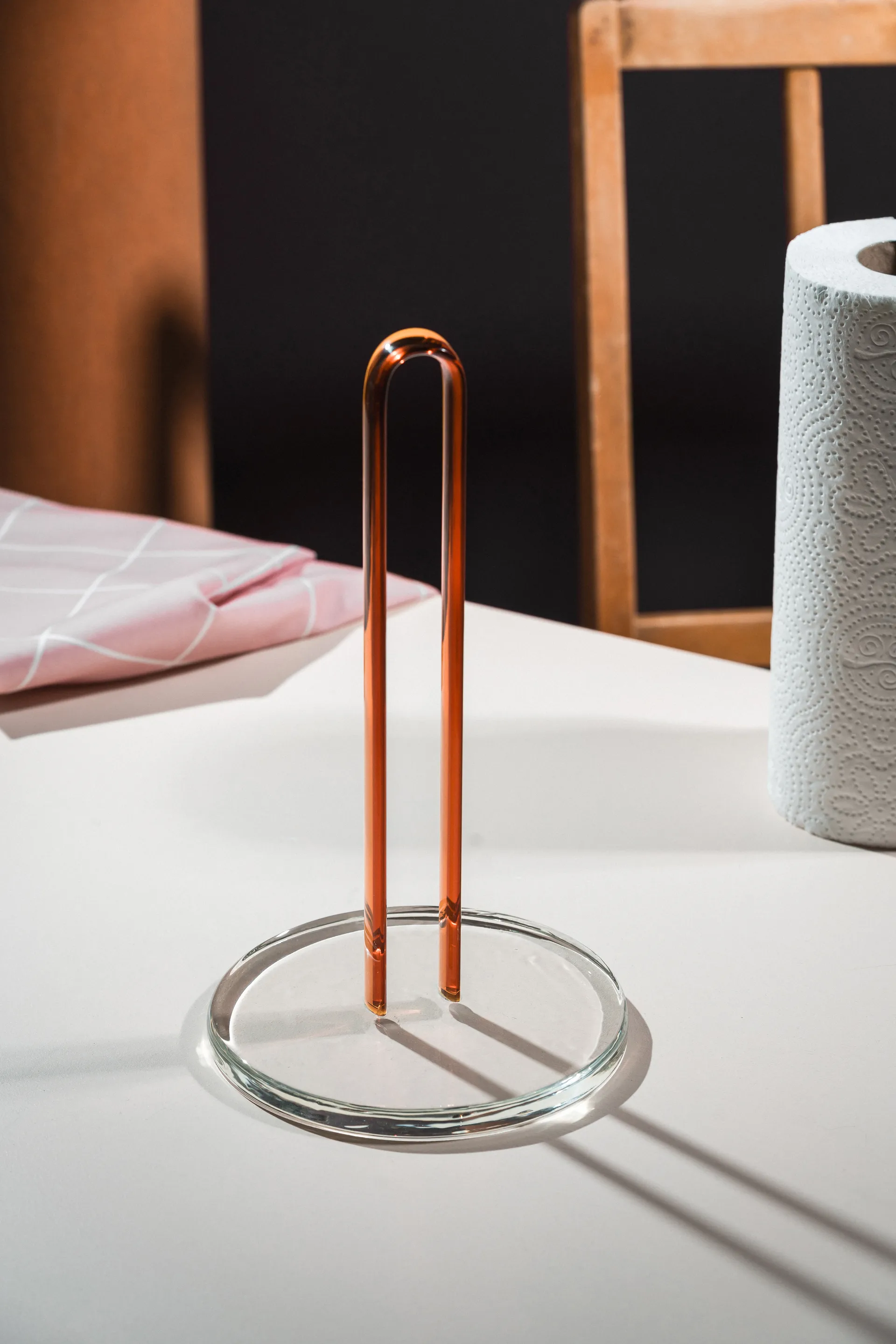 Portarollos de papel de cocina Loop 26 cm, Transparente-ámbar Muurla