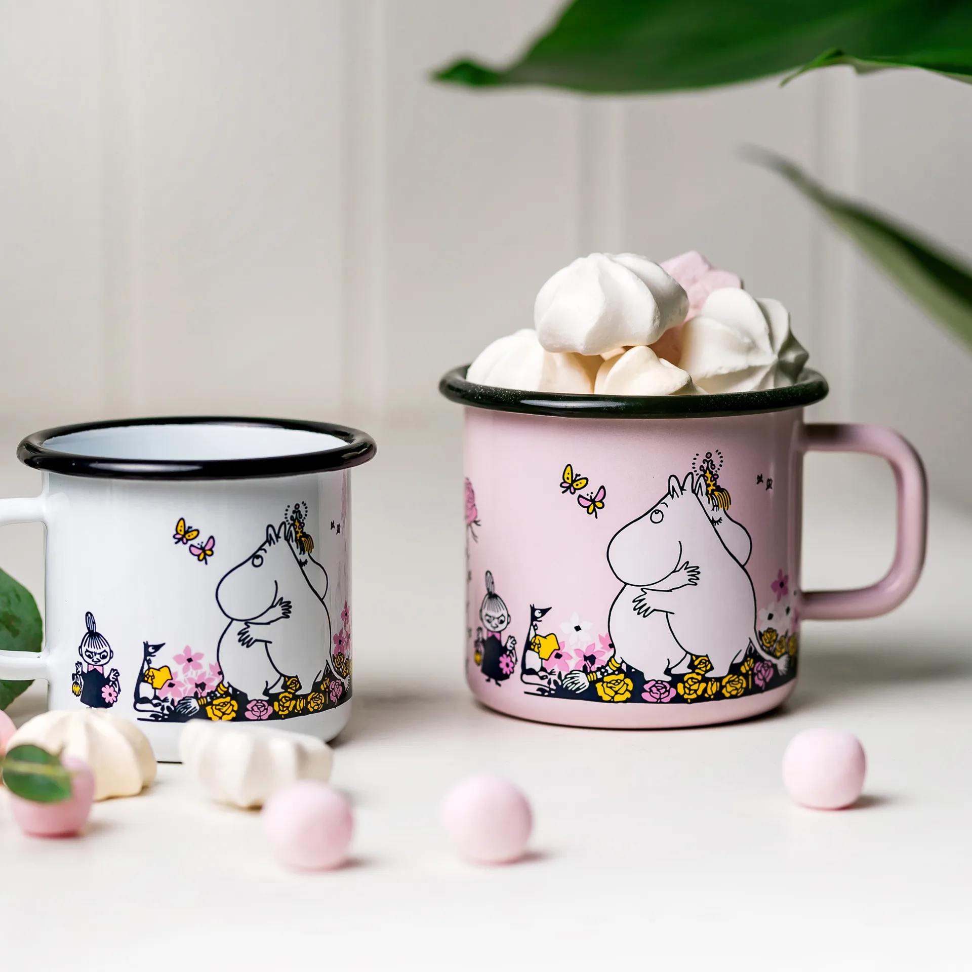 Taza esmaltada Mumin abrazo 37 cl, Rosa Muurla