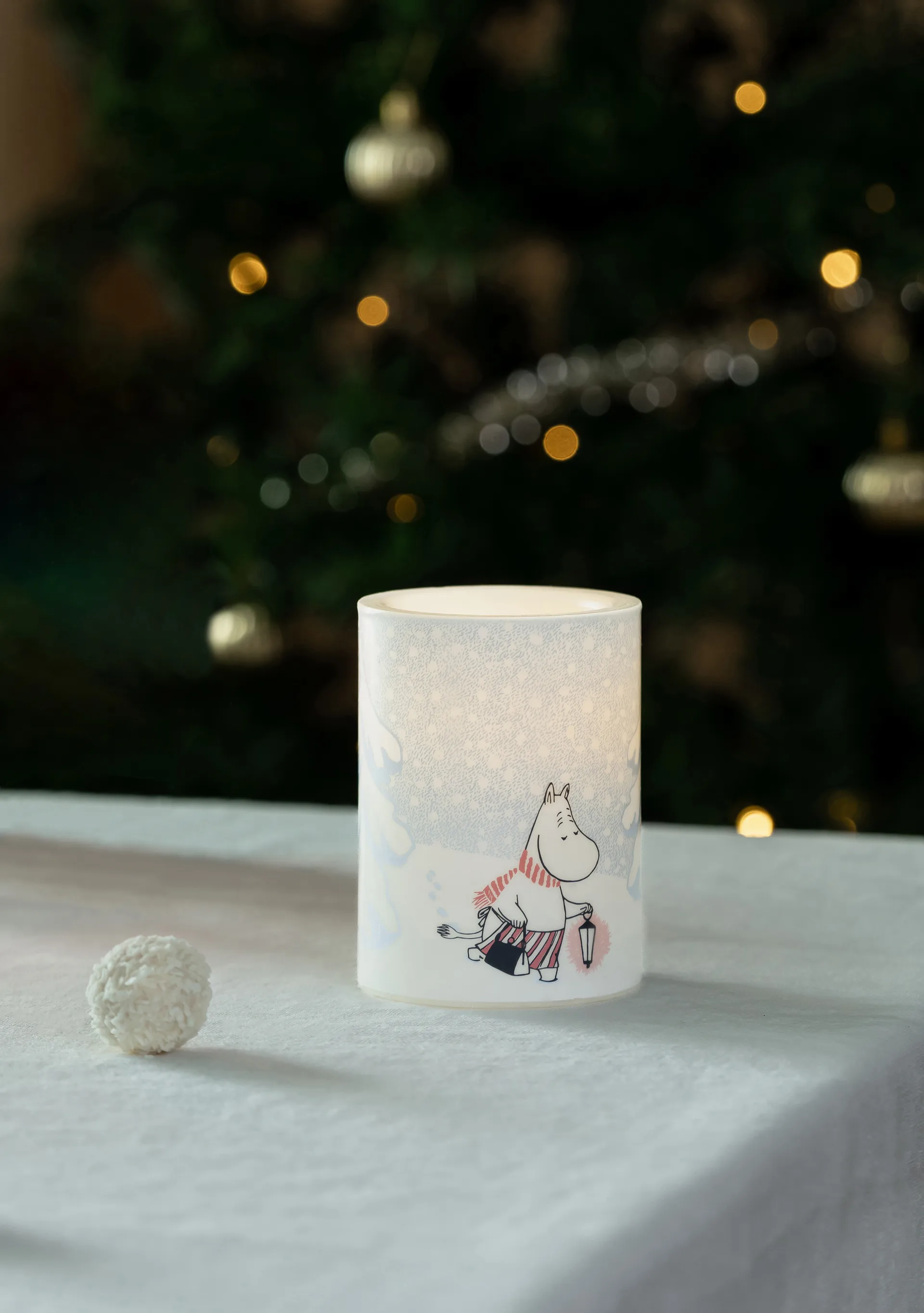 Vela gruesa LED Moomin 10 cm, Let it snow Muurla