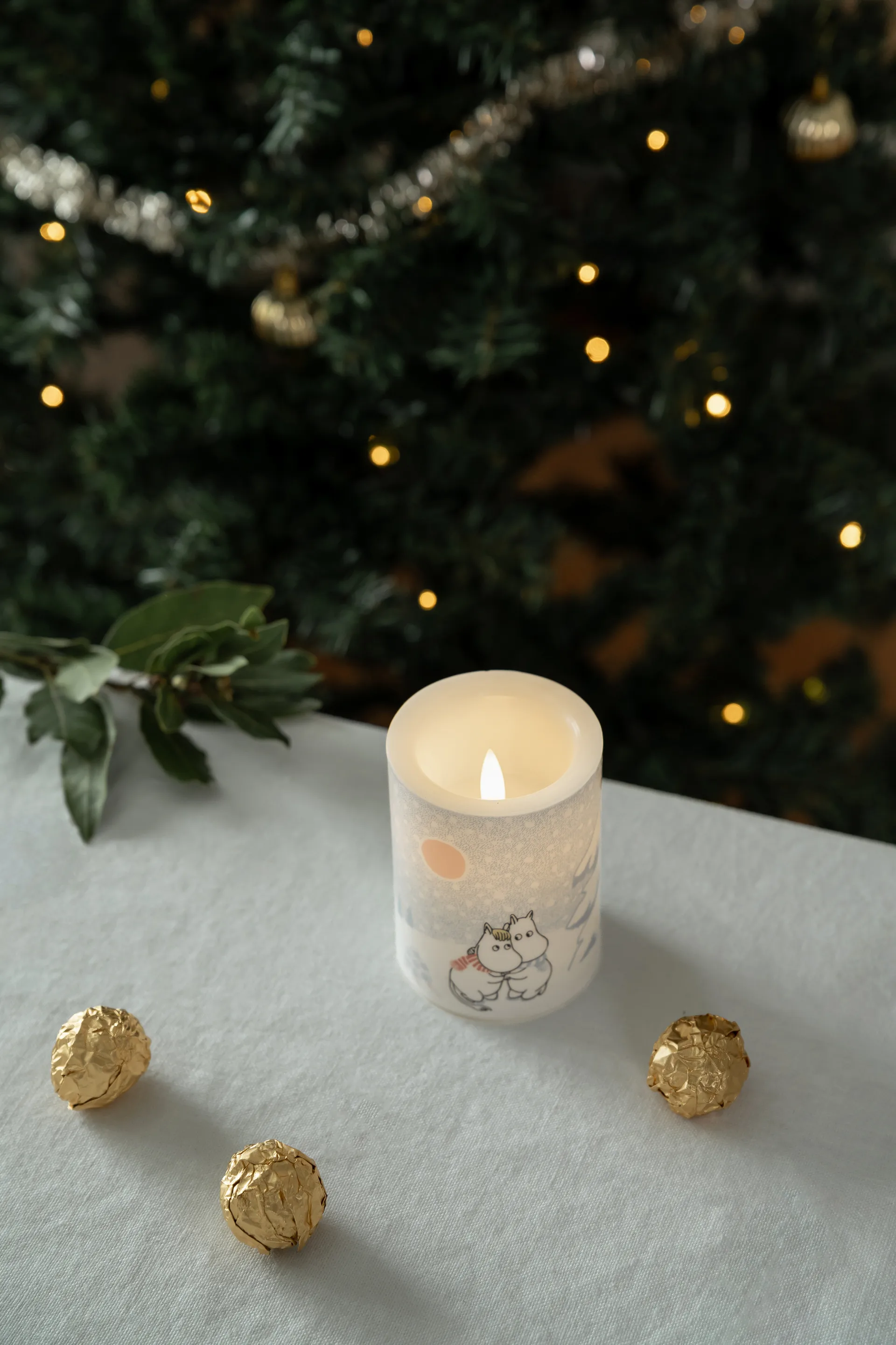 Vela gruesa LED Moomin 10 cm, Let it snow Muurla