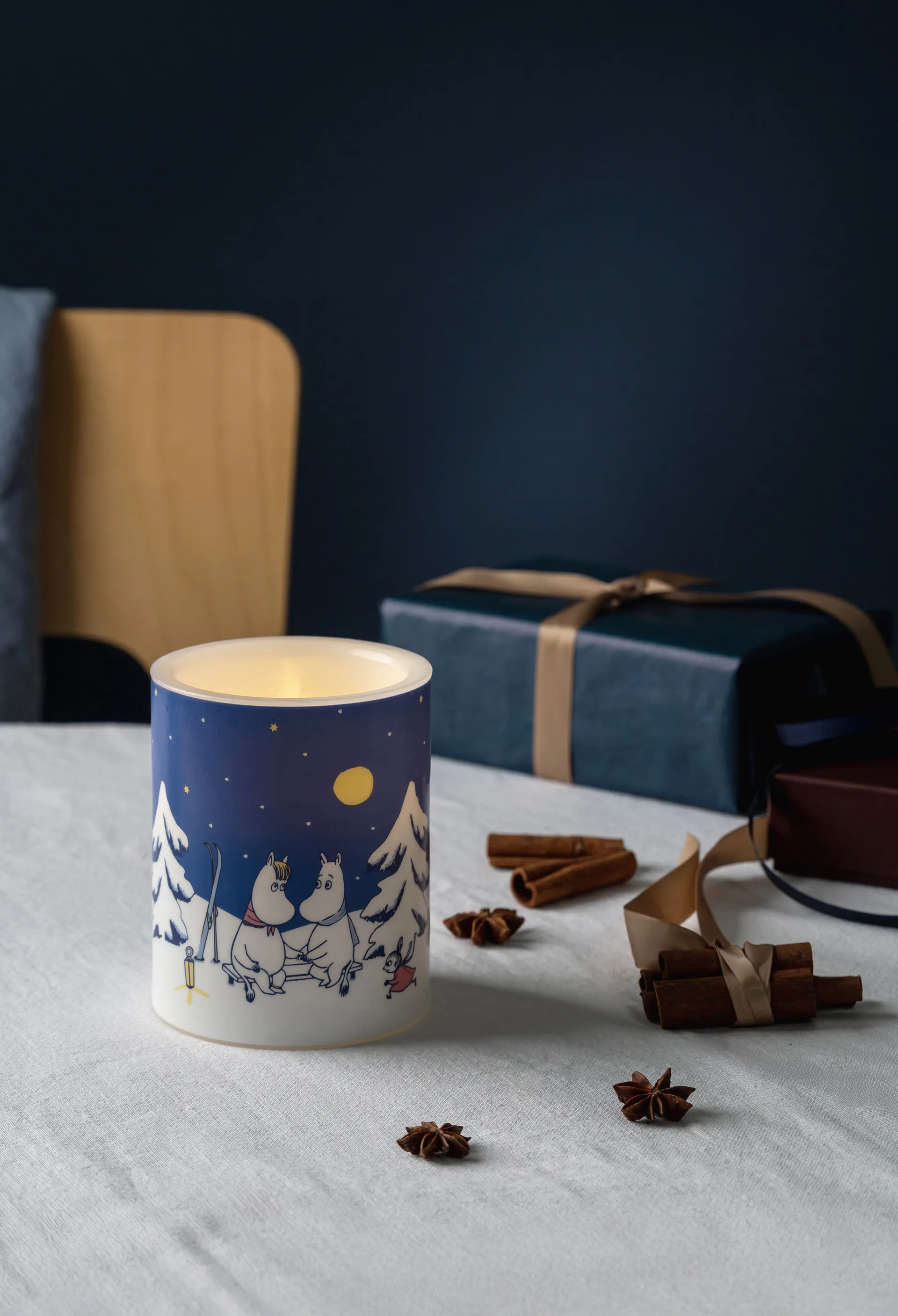 Vela gruesa LED Moomin 12,5 cm, Noche estrellada Muurla