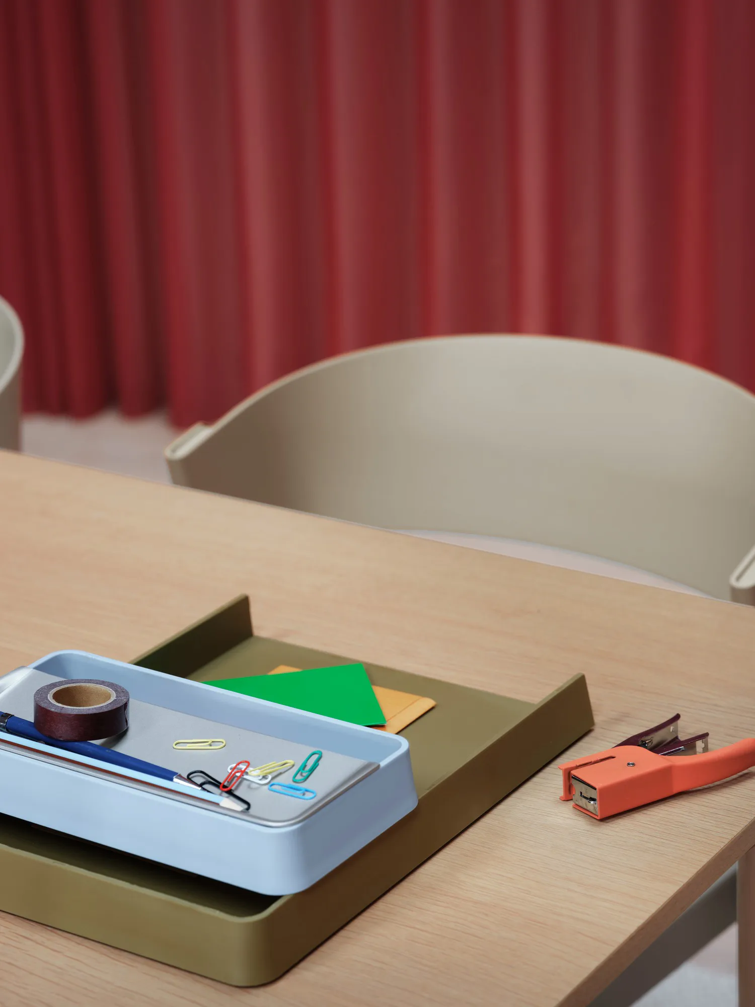 Almacenamiento Arrange Desktop, Configuration 2 multi colored Muuto