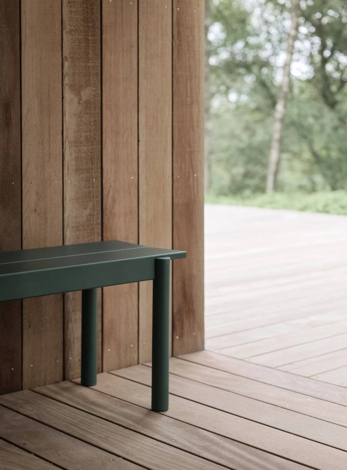 Banco de acero Linear steel bench 110 cm, Dark green Muuto