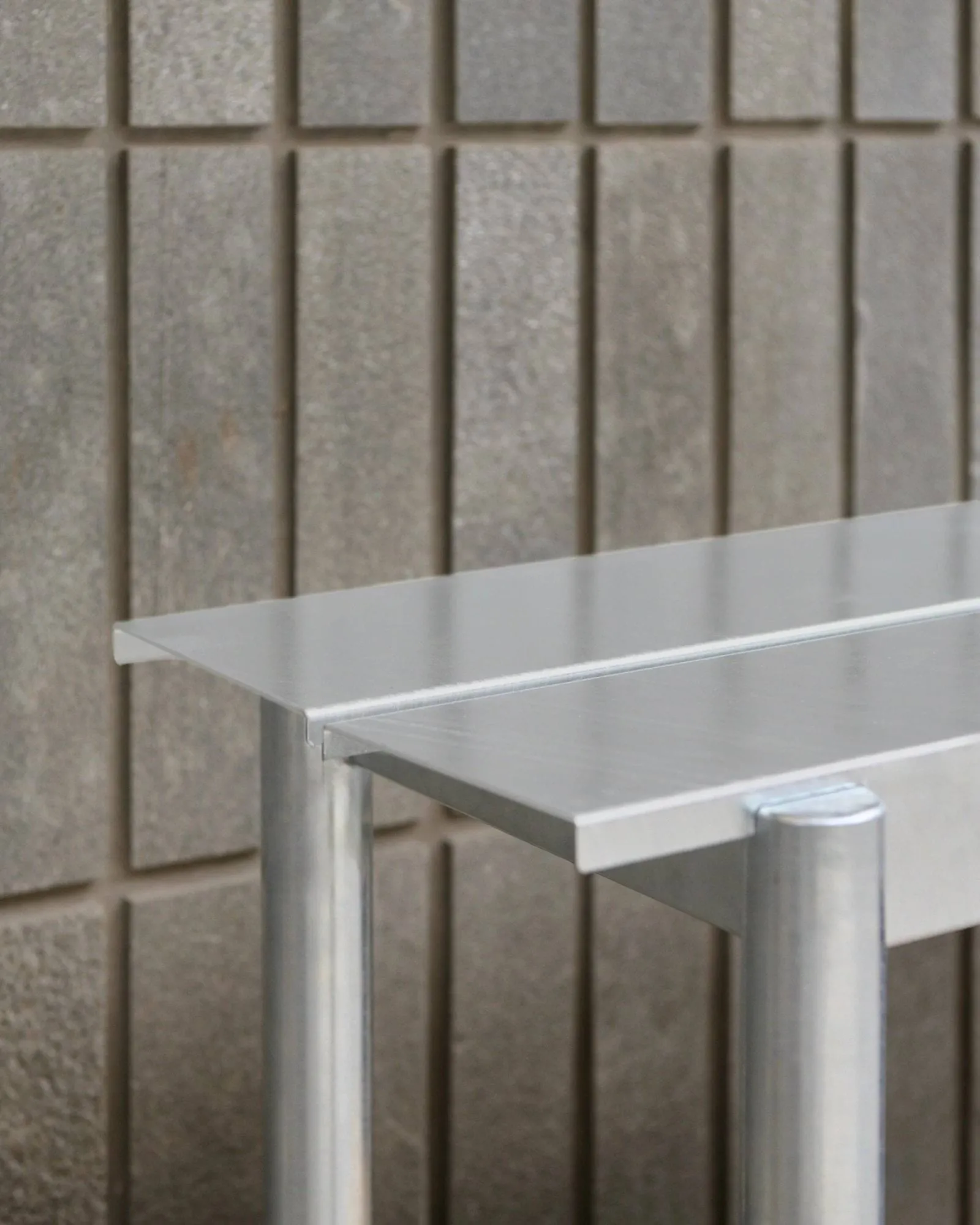 Banco de acero Linear steel bench 170 cm, Warm galvanized steel Muuto