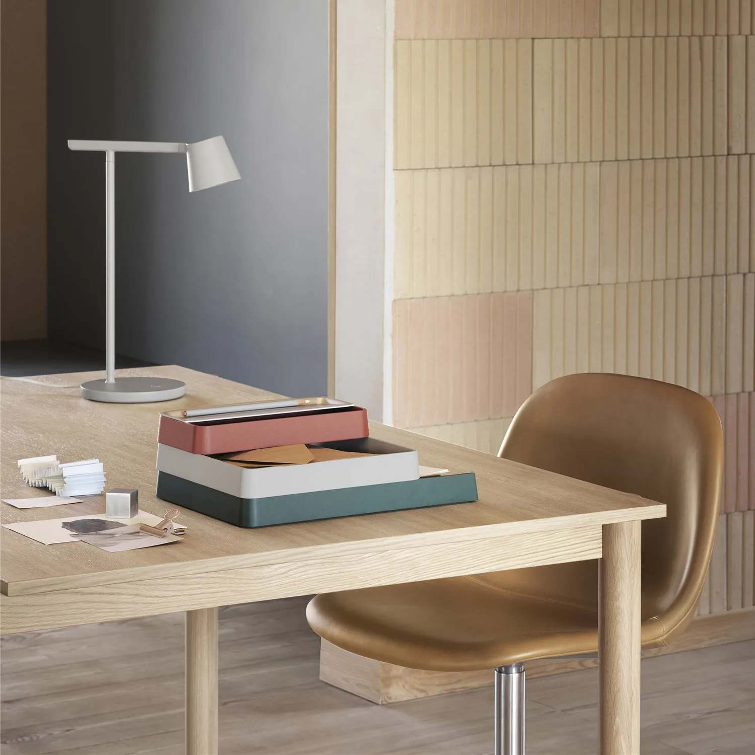 Bandeja Arrange Desktop 25x32 cm, Dark green Muuto