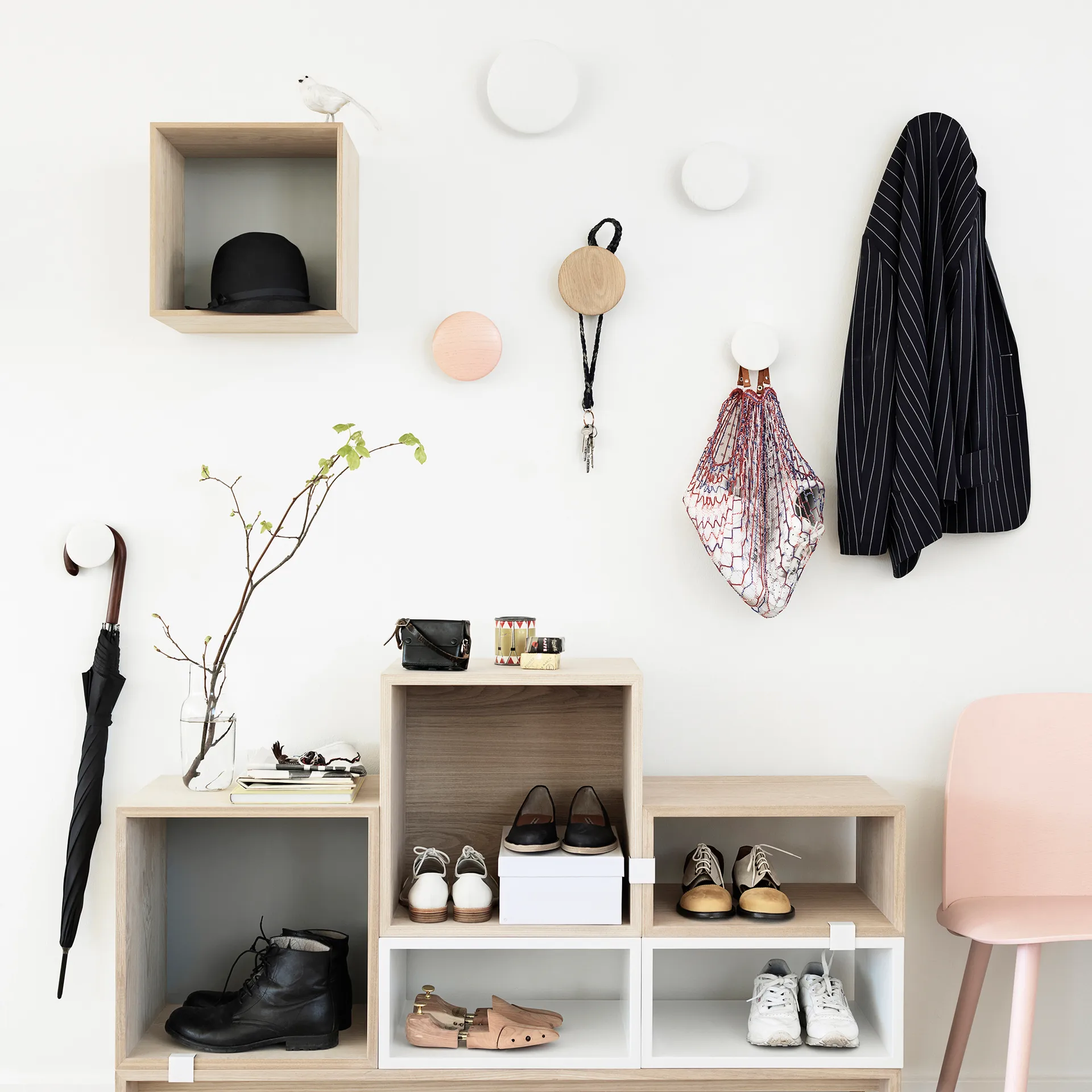 Colgador de pared The Dots, mediano, roble Muuto
