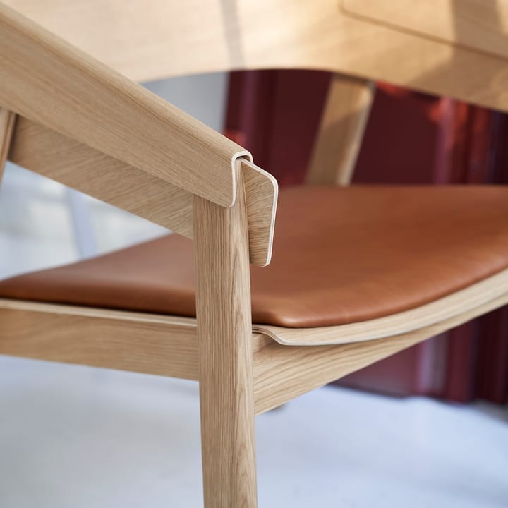 Cover Sillón cuero, coñac-roble Muuto