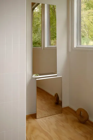 Espejo de pared Pleat  - Acero pulido, 227×57 cm - Muuto