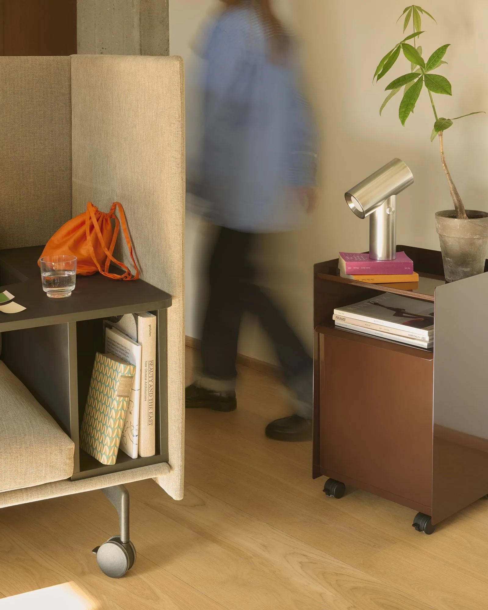 Folded Trolley carrito con cajón, Rojo oscuro Muuto