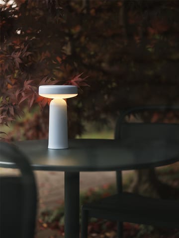 Lámpara de mesa portátil Ease 21,5 cm - Light blue - Muuto