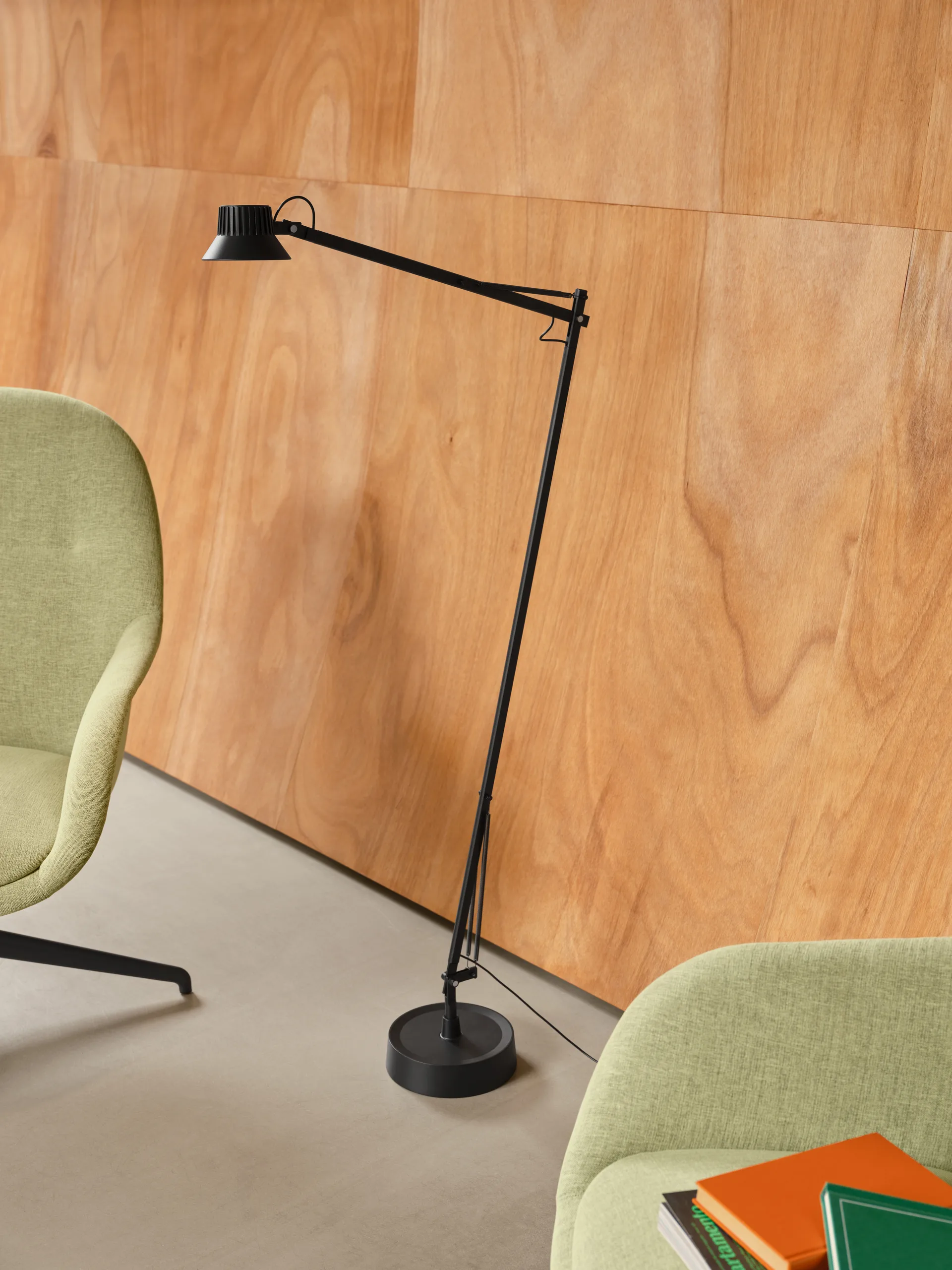 Lámpara de pie Dedicate , Negro, 112 cm Muuto