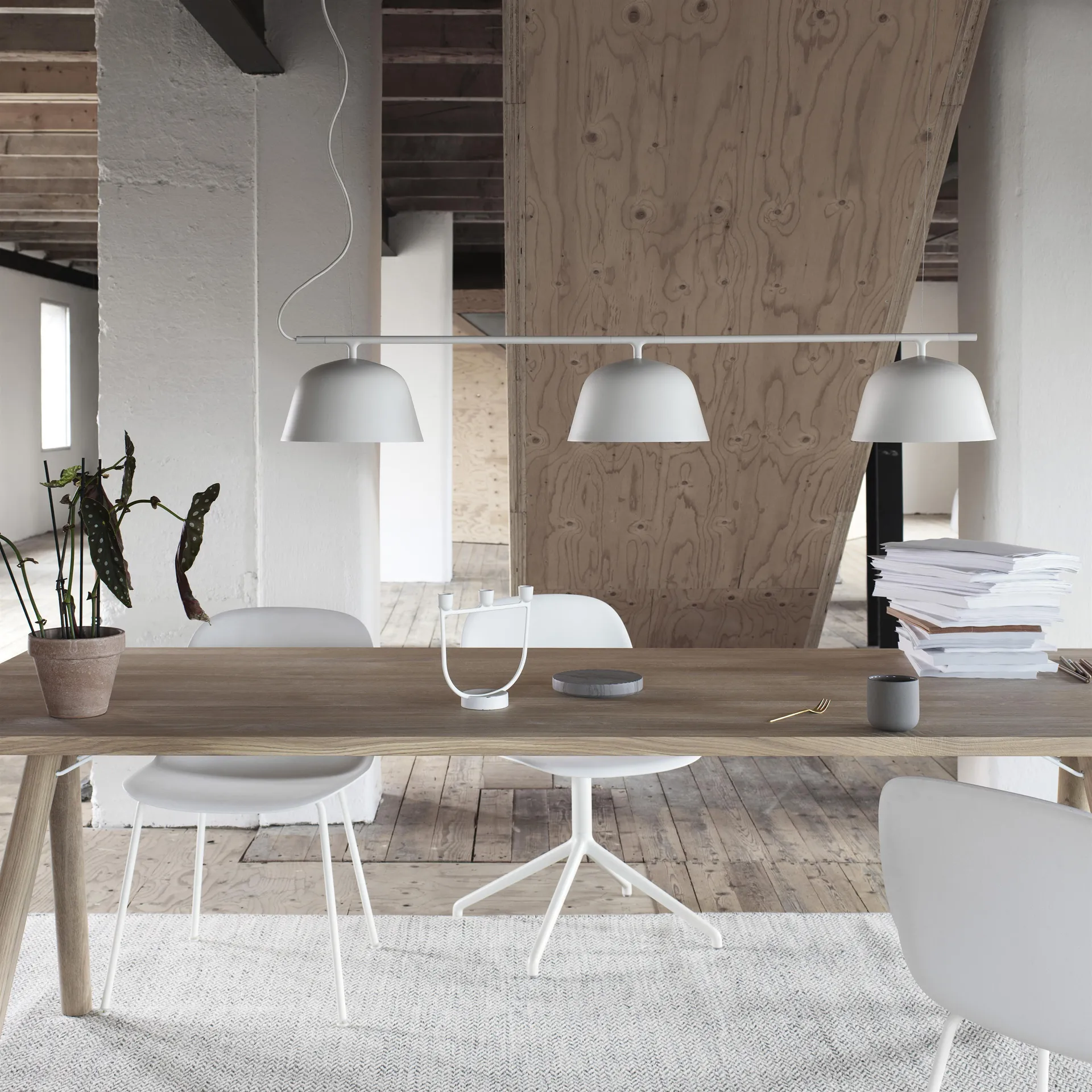 Lámpara de techo Ambit Rail, blanco Muuto