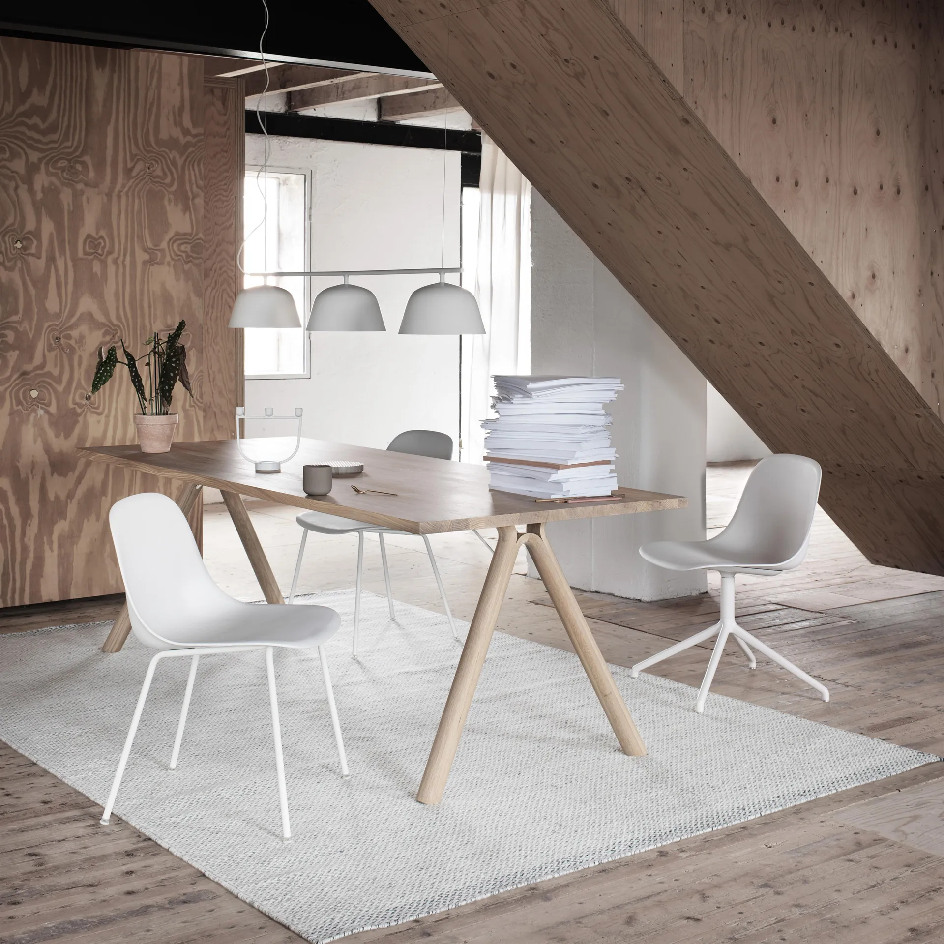 Lámpara de techo Ambit Rail, gris Muuto